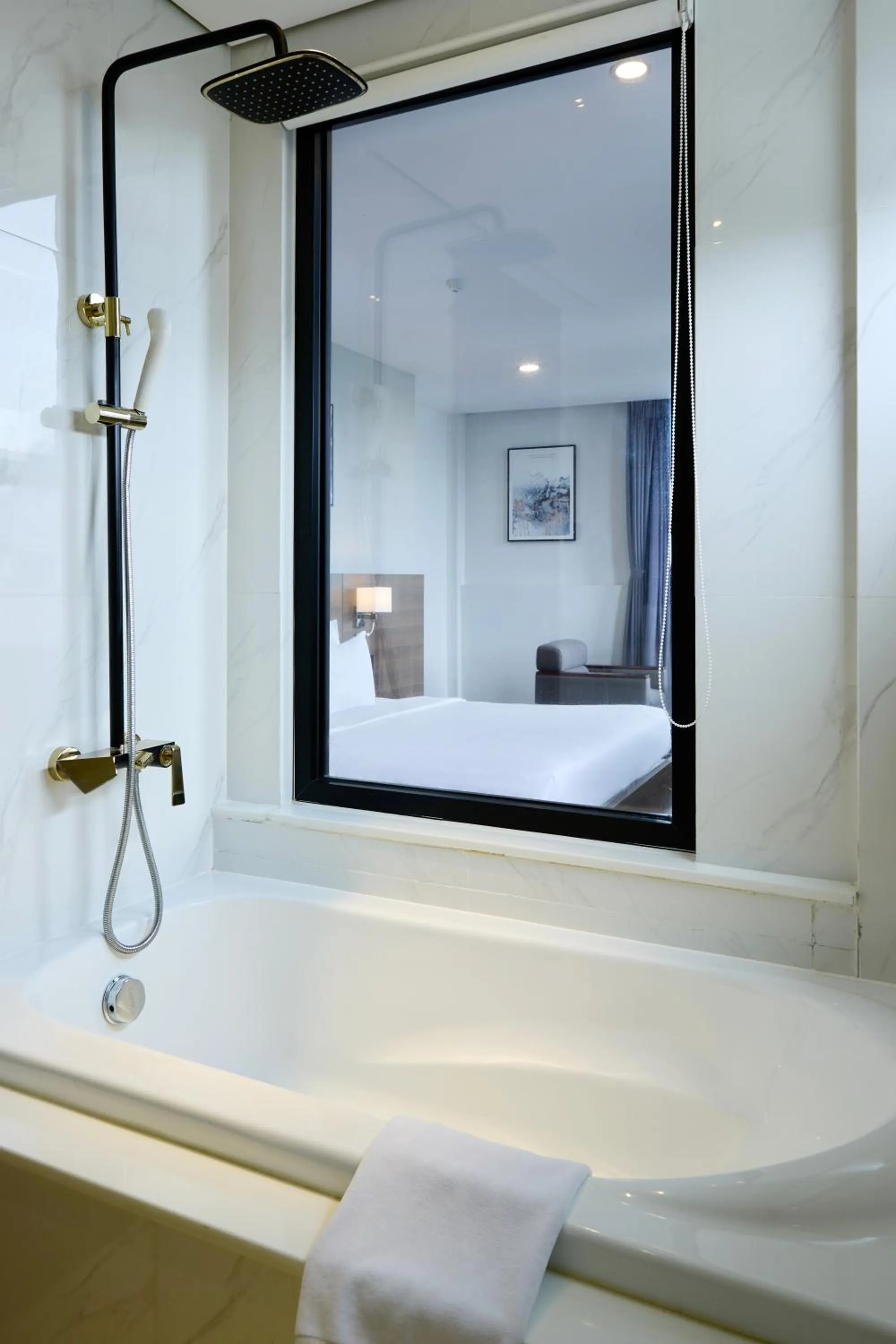 Shower in Central Park Saigon Hotel