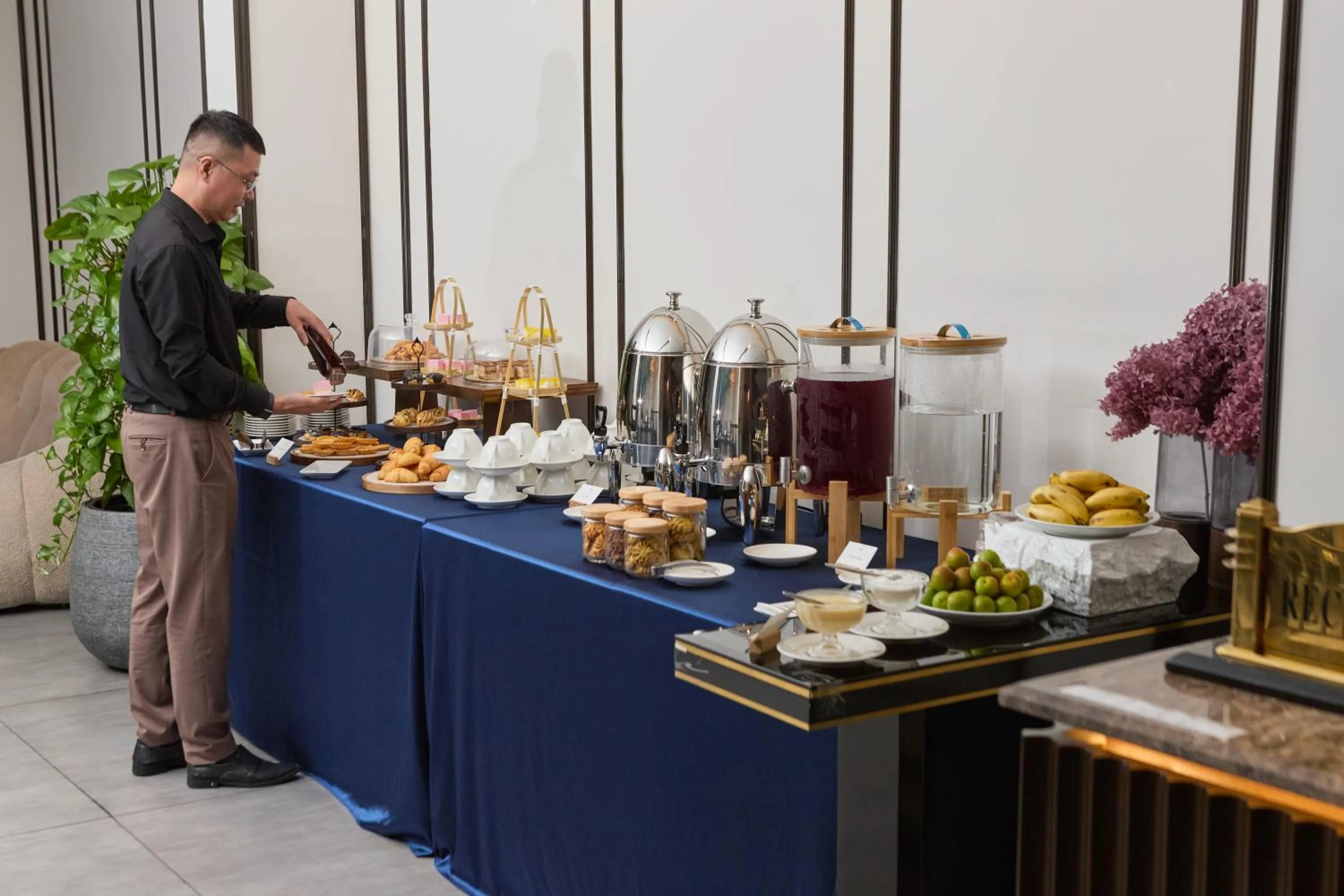 Seating area in Central Park Saigon Hotel