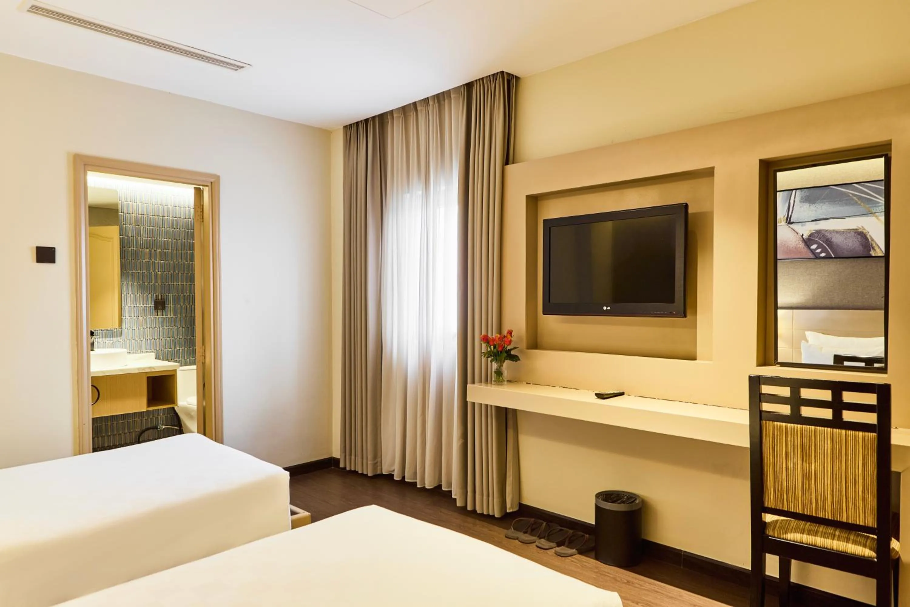 TV and multimedia in Central Park Saigon Hotel
