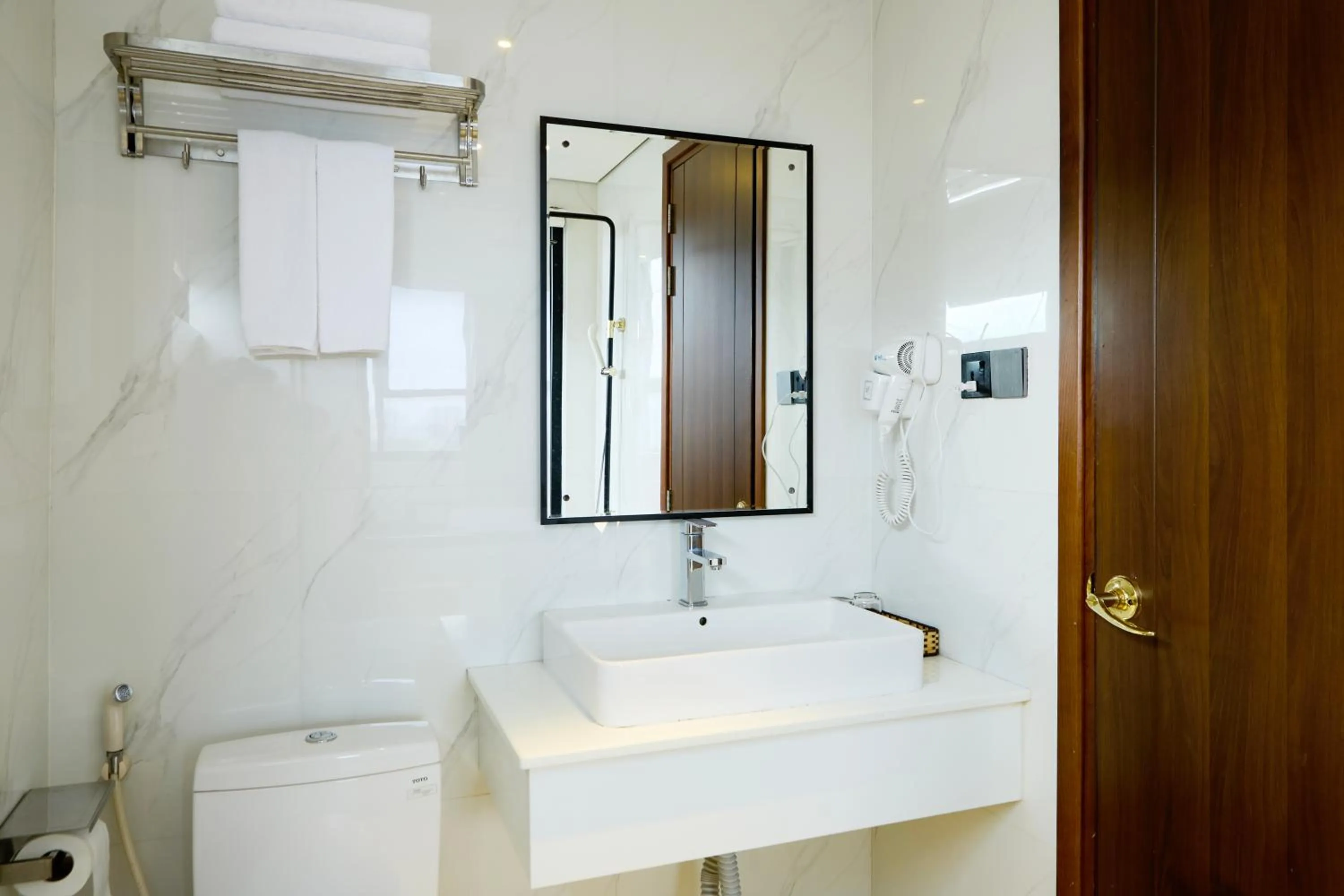 Bathroom in Central Park Saigon Hotel