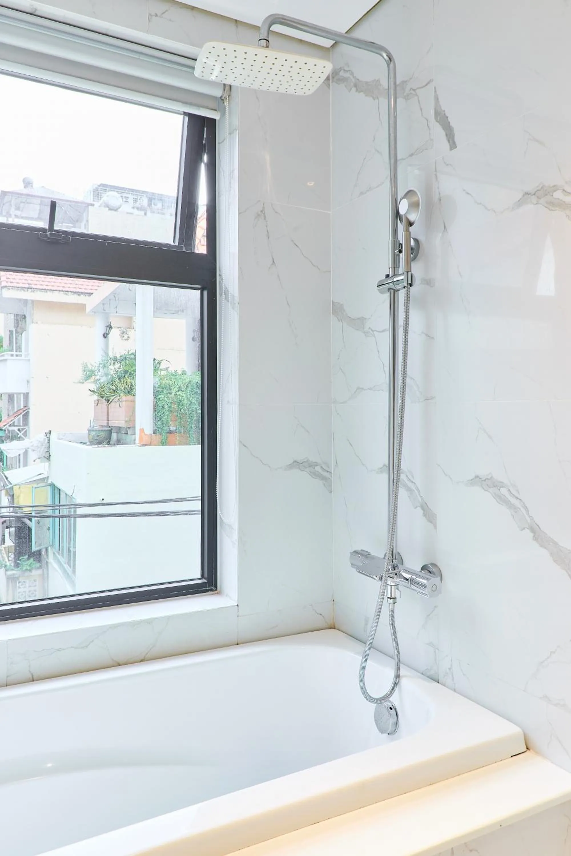 Bathroom in Central Park Saigon Hotel