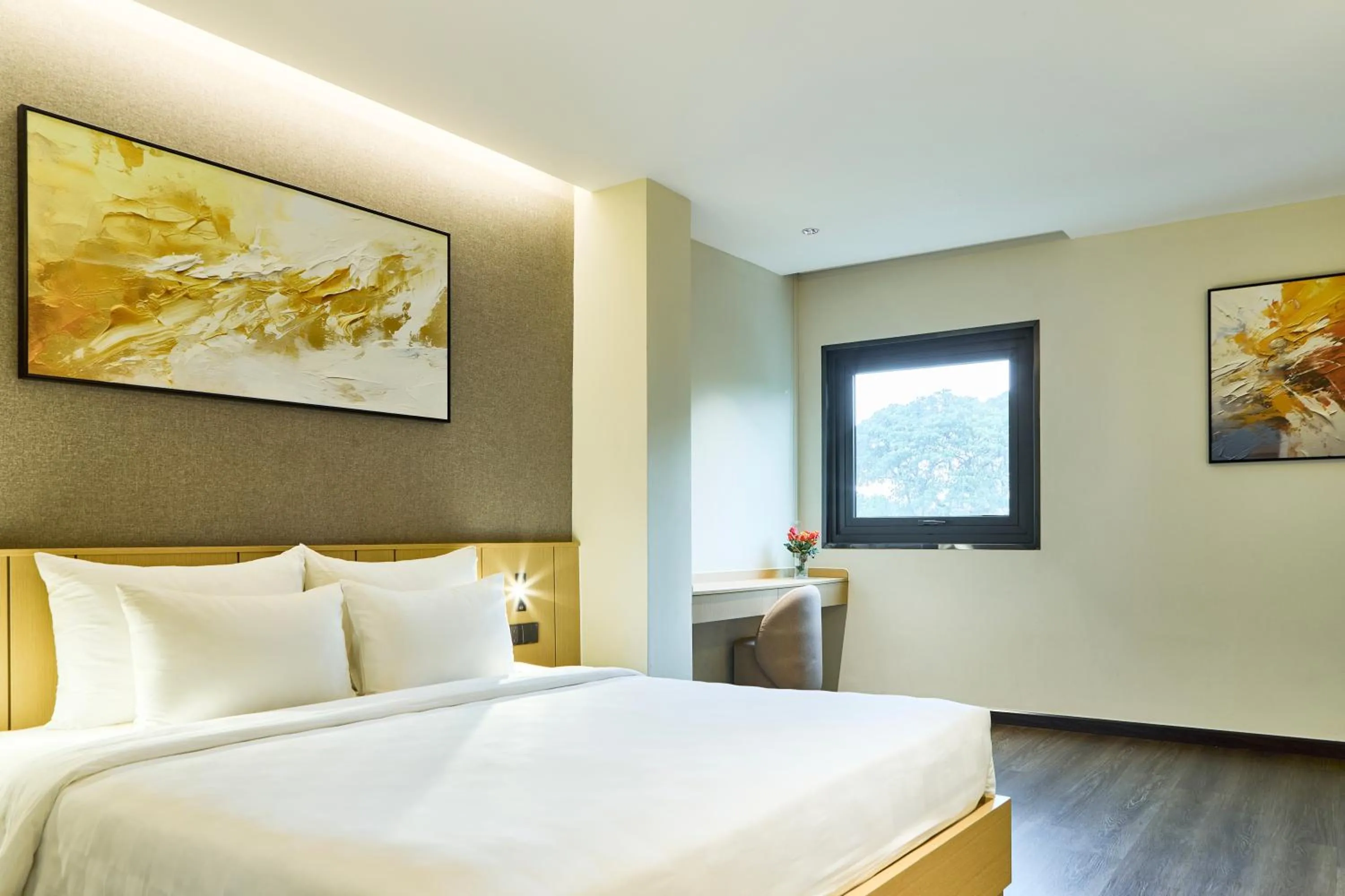 Photo of the whole room in Central Park Saigon Hotel