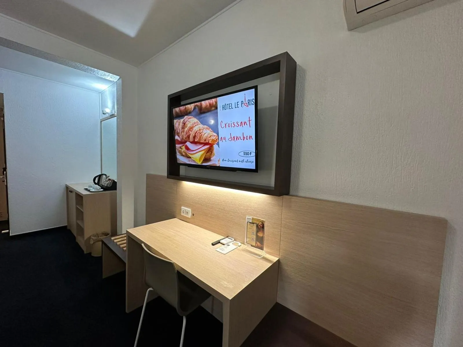 TV and multimedia in Hotel Le Paris