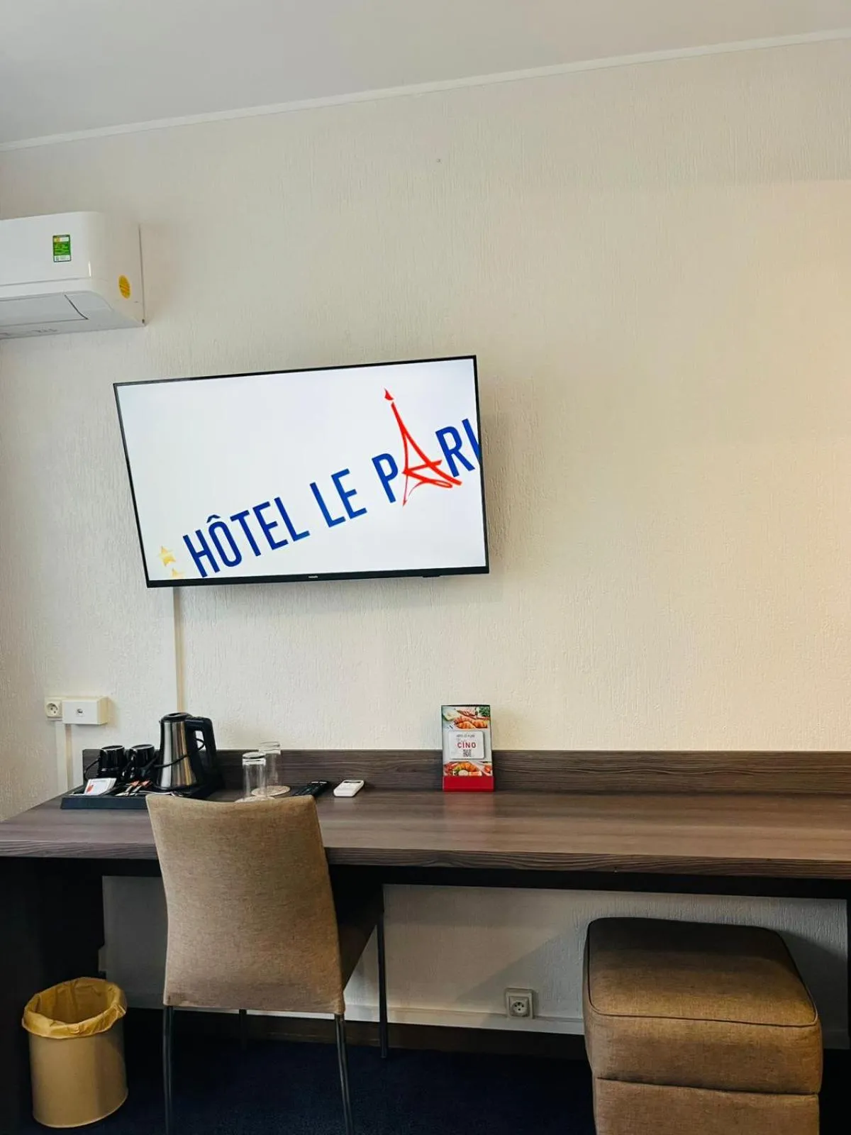 TV and multimedia in Hotel Le Paris