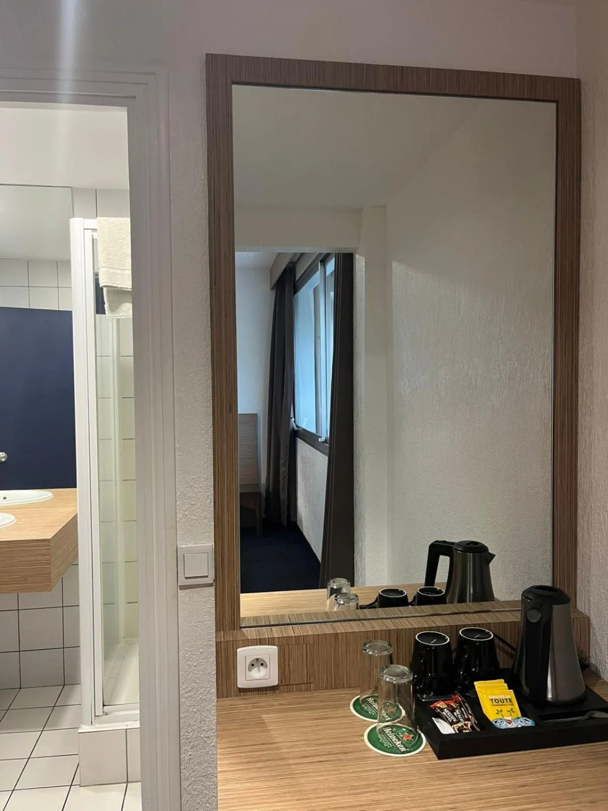 Coffee/tea facilities in Hotel Le Paris