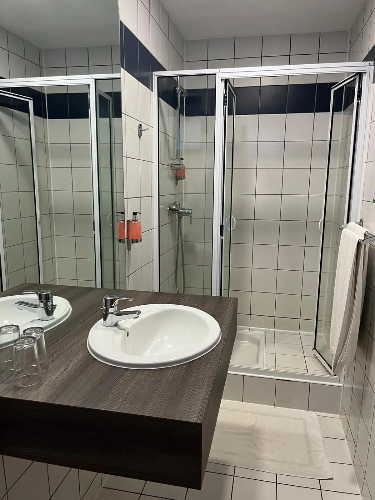 Bathroom in Hotel Le Paris