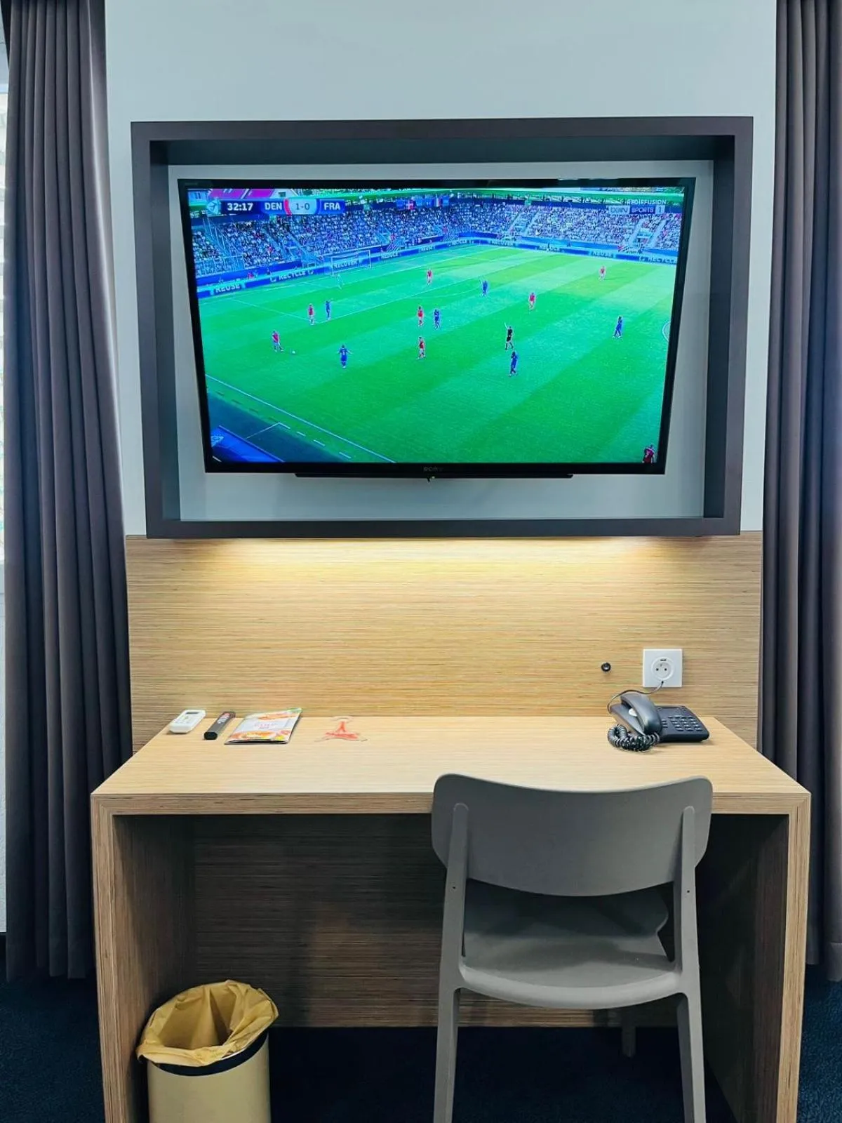 TV and multimedia in Hotel Le Paris