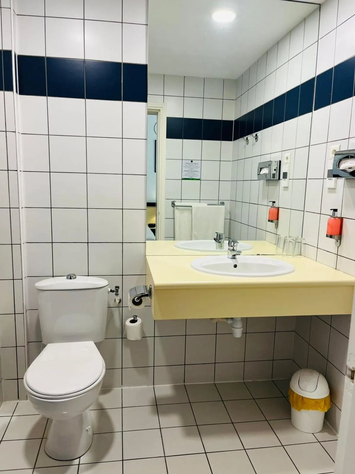 Bathroom in Hotel Le Paris