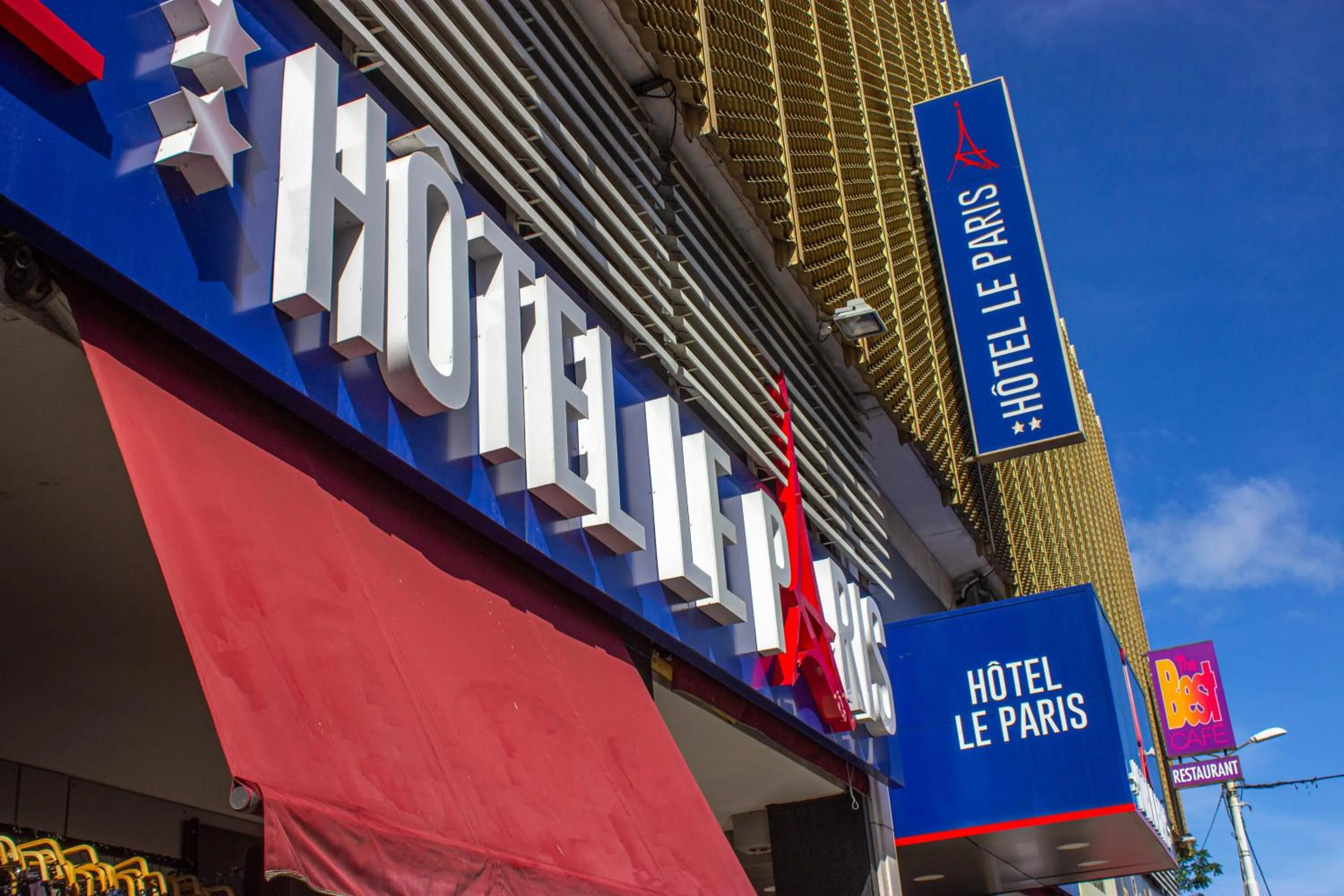 Property logo or sign in Hotel Le Paris