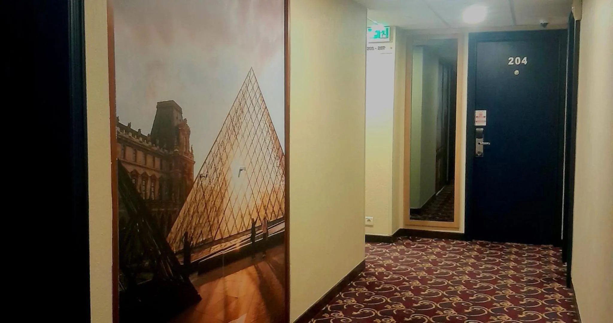 Property building in Hotel Le Paris