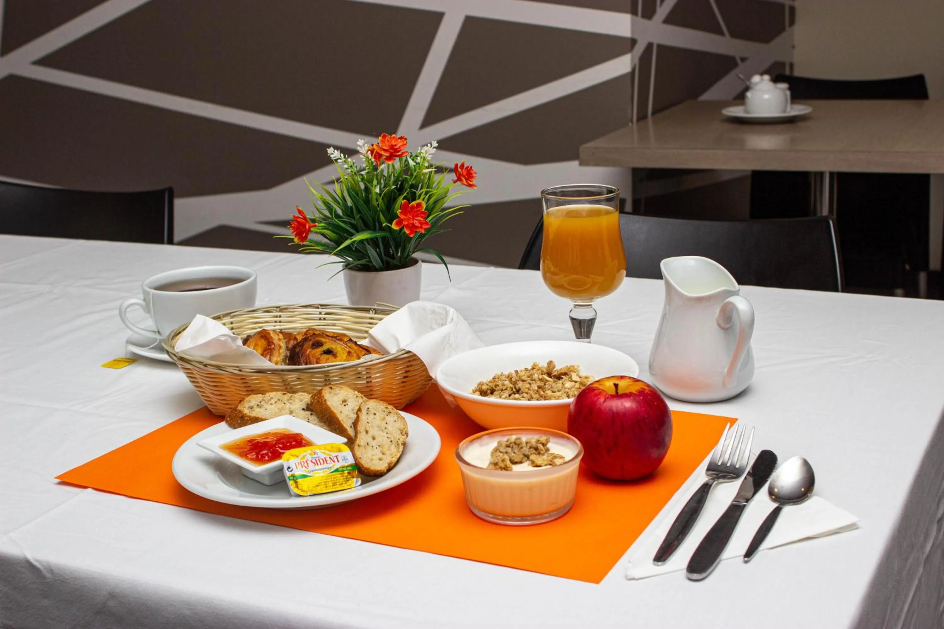 Breakfast in Hotel Le Paris