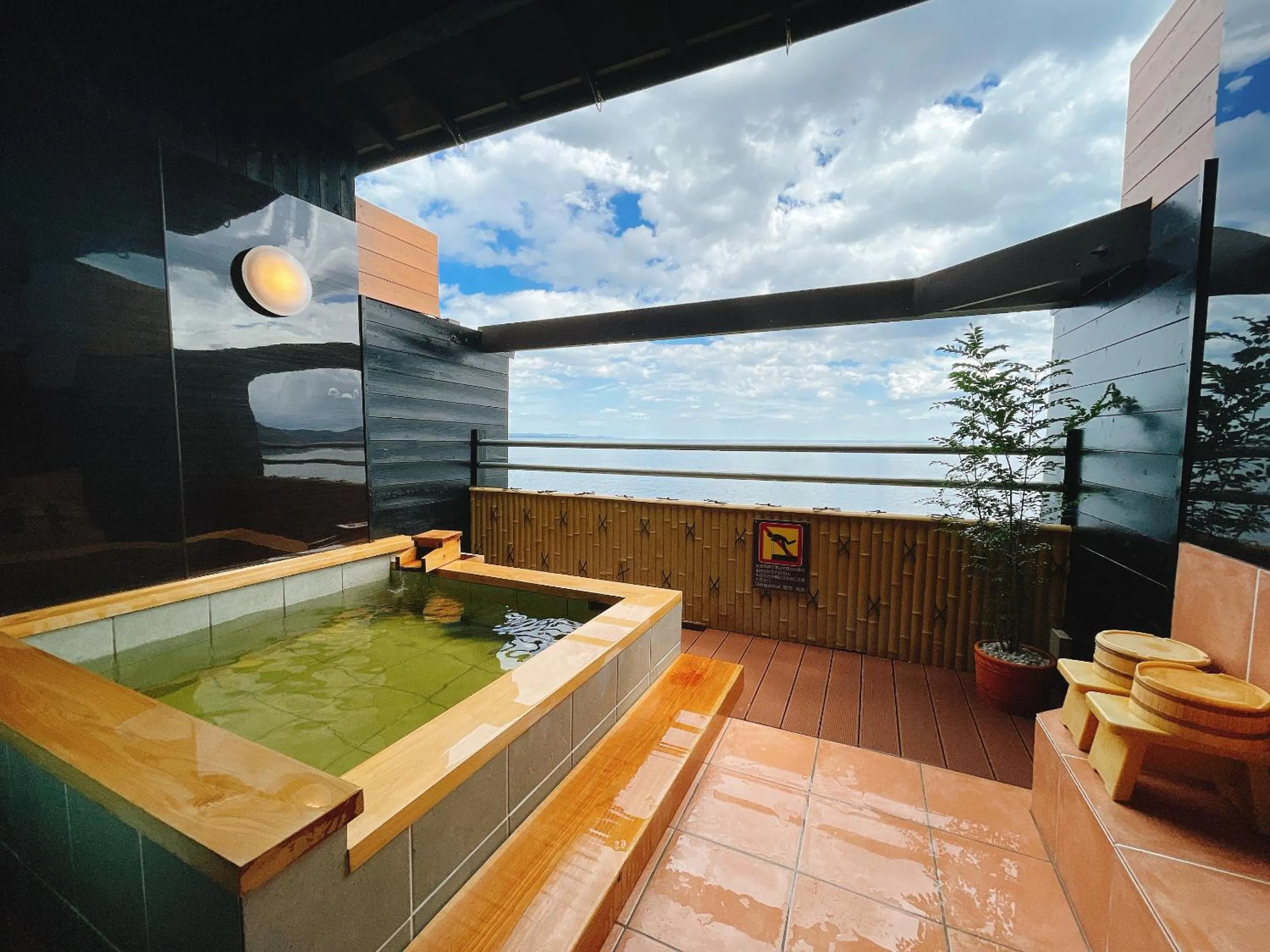 Hot Spring Bath in Tenku Yubo Seikaiso