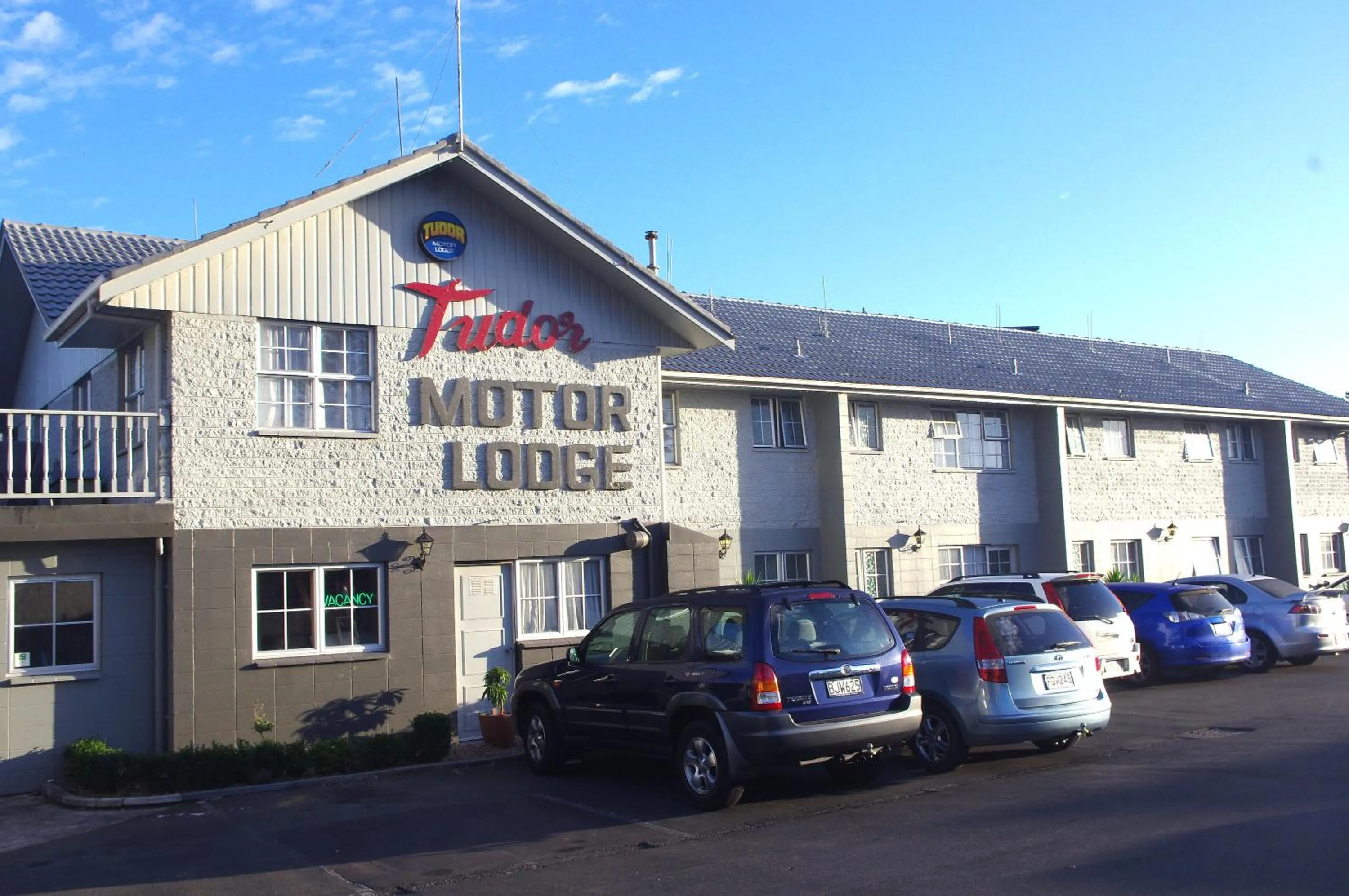 Facade/entrance in Tudor Motor Lodge