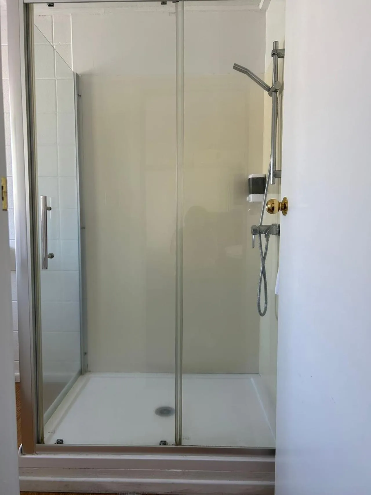 Shower in Tudor Motor Lodge
