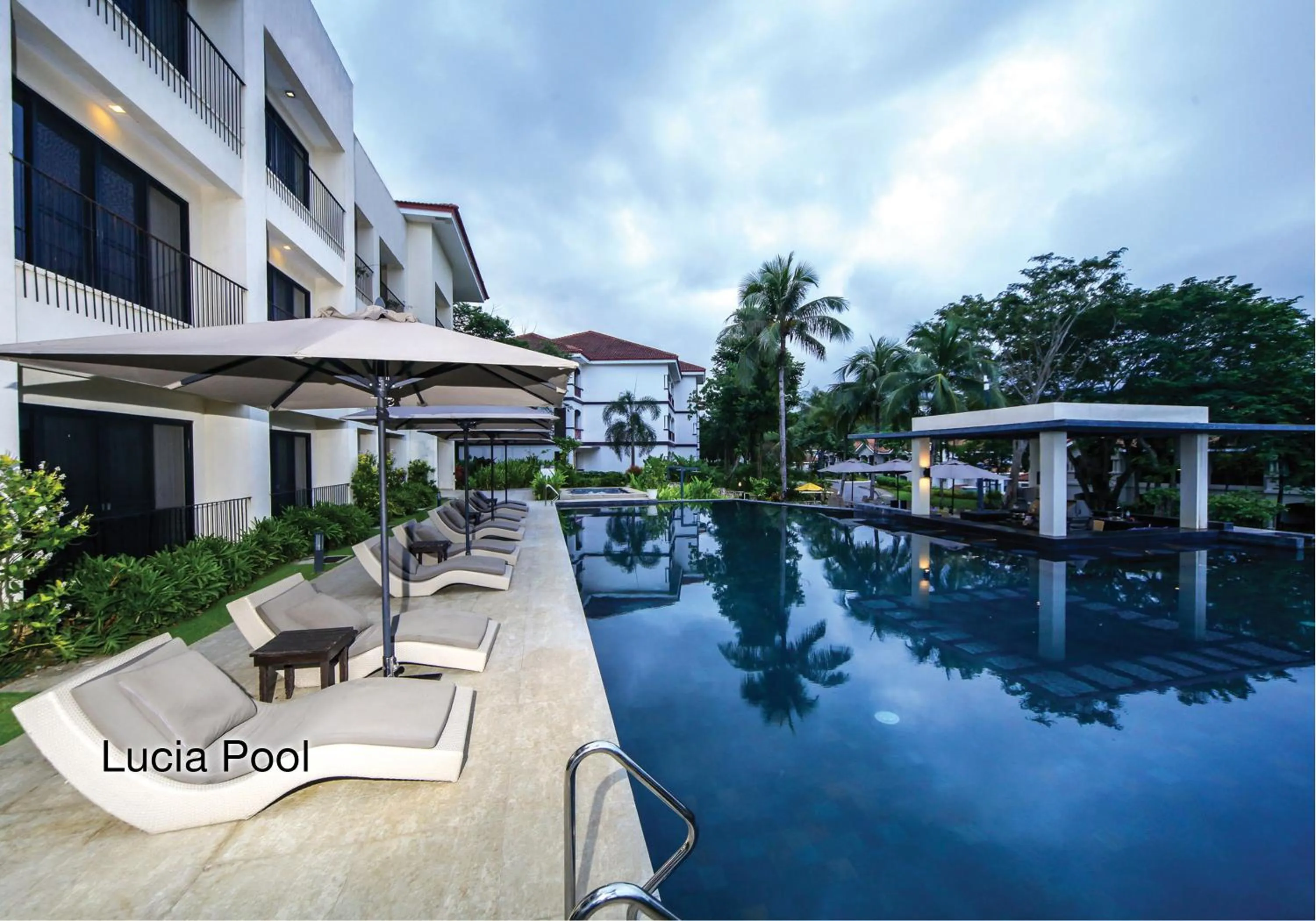 Swimming pool in Fairways and Bluewater Boracay