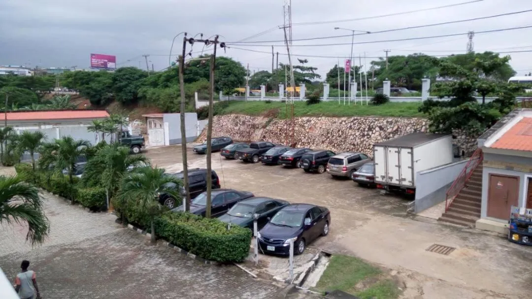 Presken Hotel (Awolowo way)