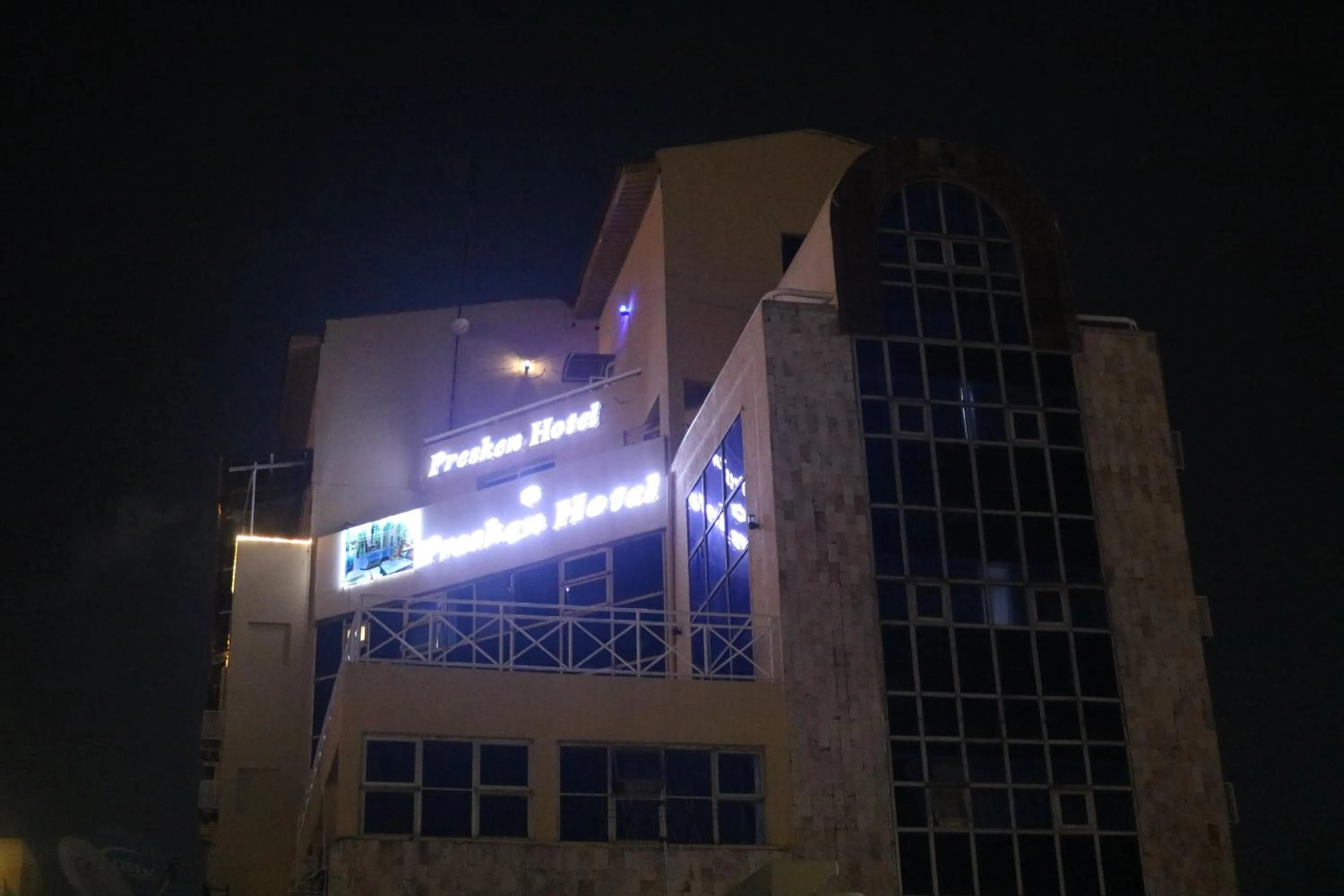 Presken Hotel (Awolowo way)