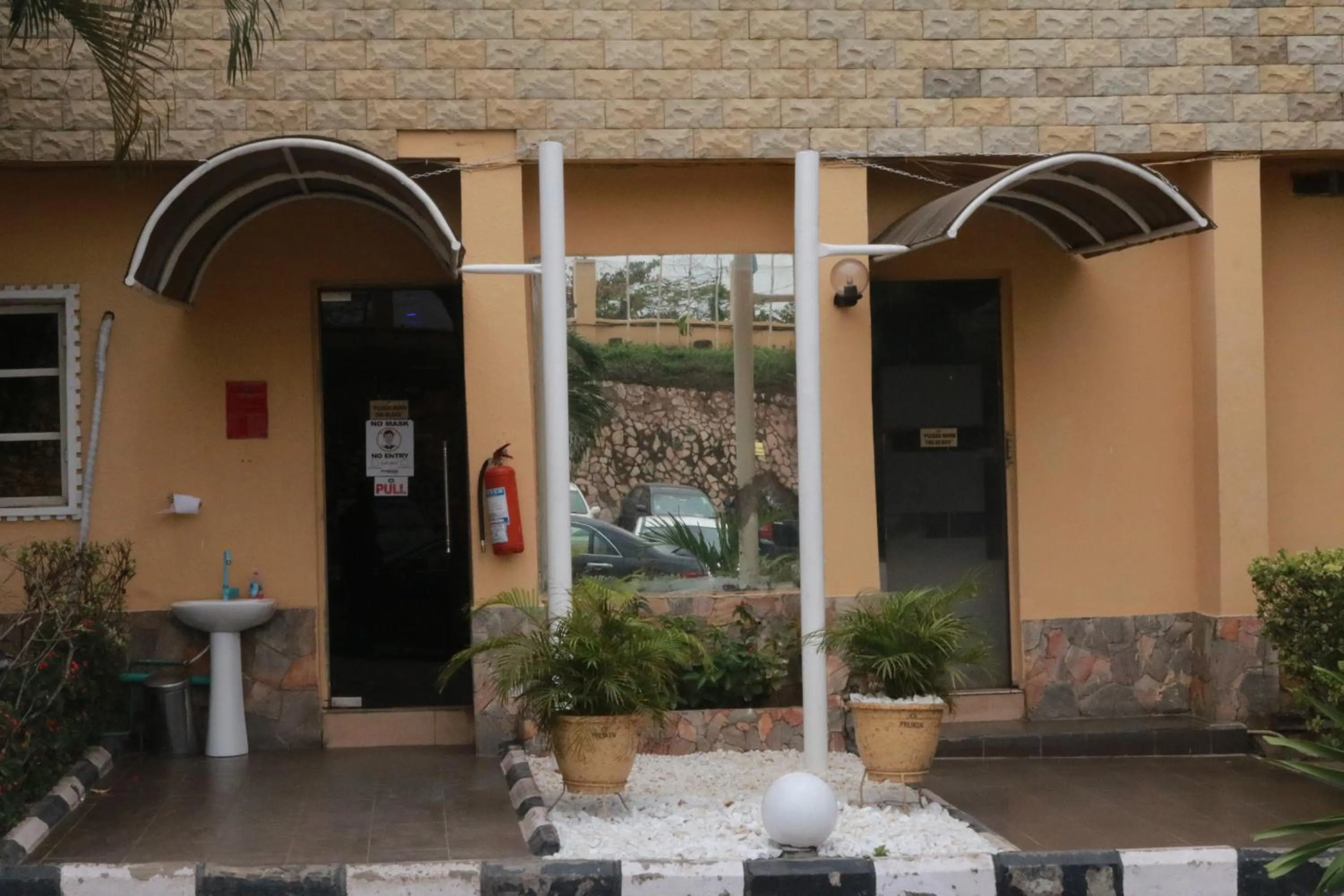 Presken Hotel (Awolowo way)