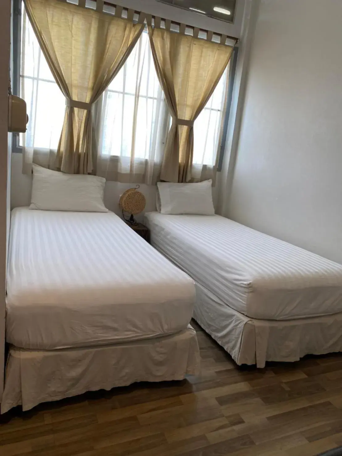 Fan Twin with Private Bathroom in Lamphuhouse Bangkok Fan Twin with Private Bathroom in Lamphuhouse Bangkok