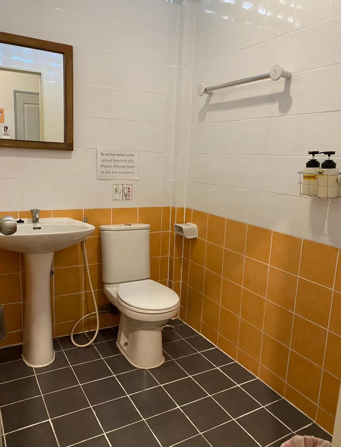 Bathroom in Lamphuhouse Bangkok