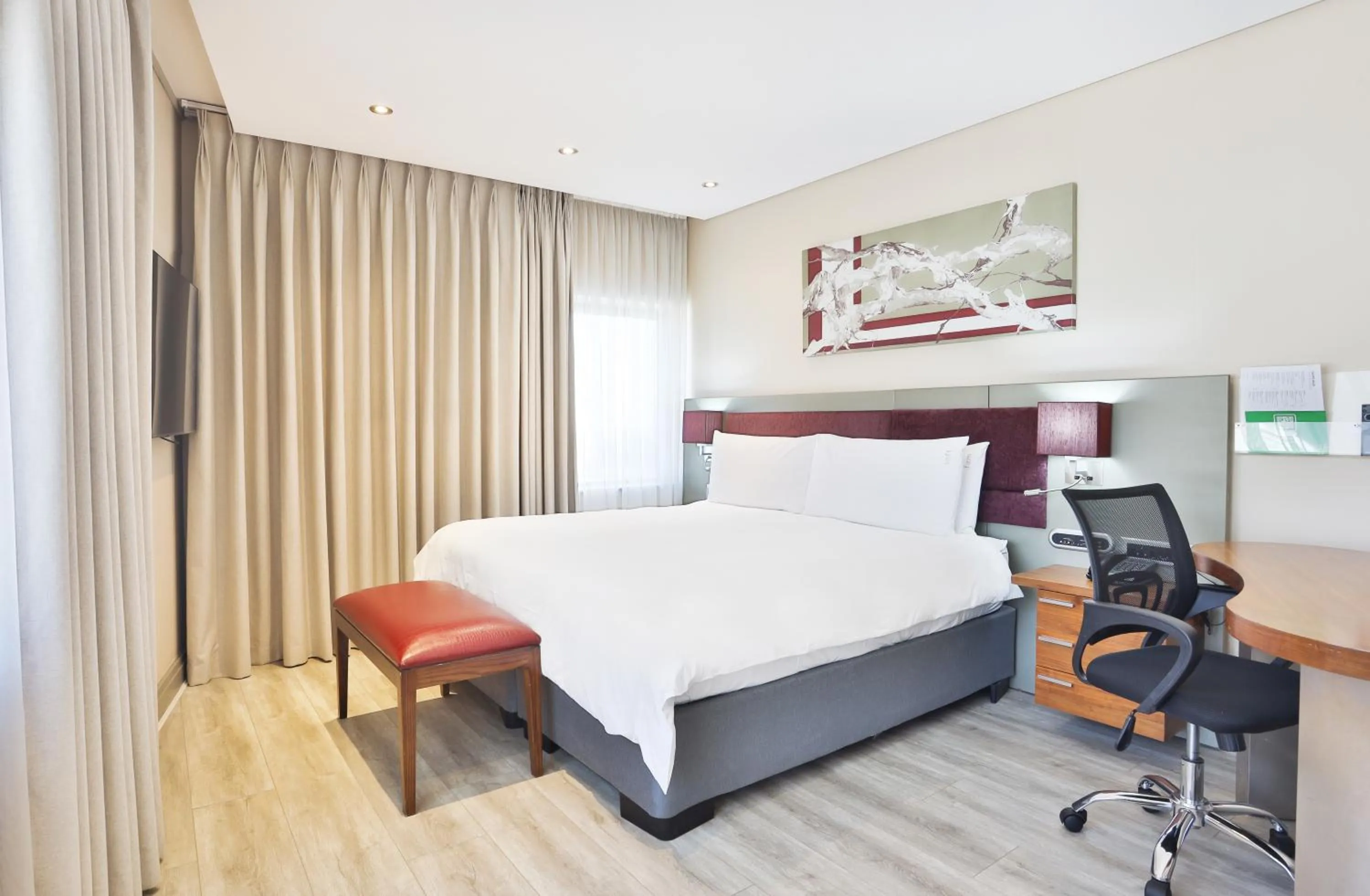 Bed in Holiday Inn Johannesburg-Rosebank by IHG