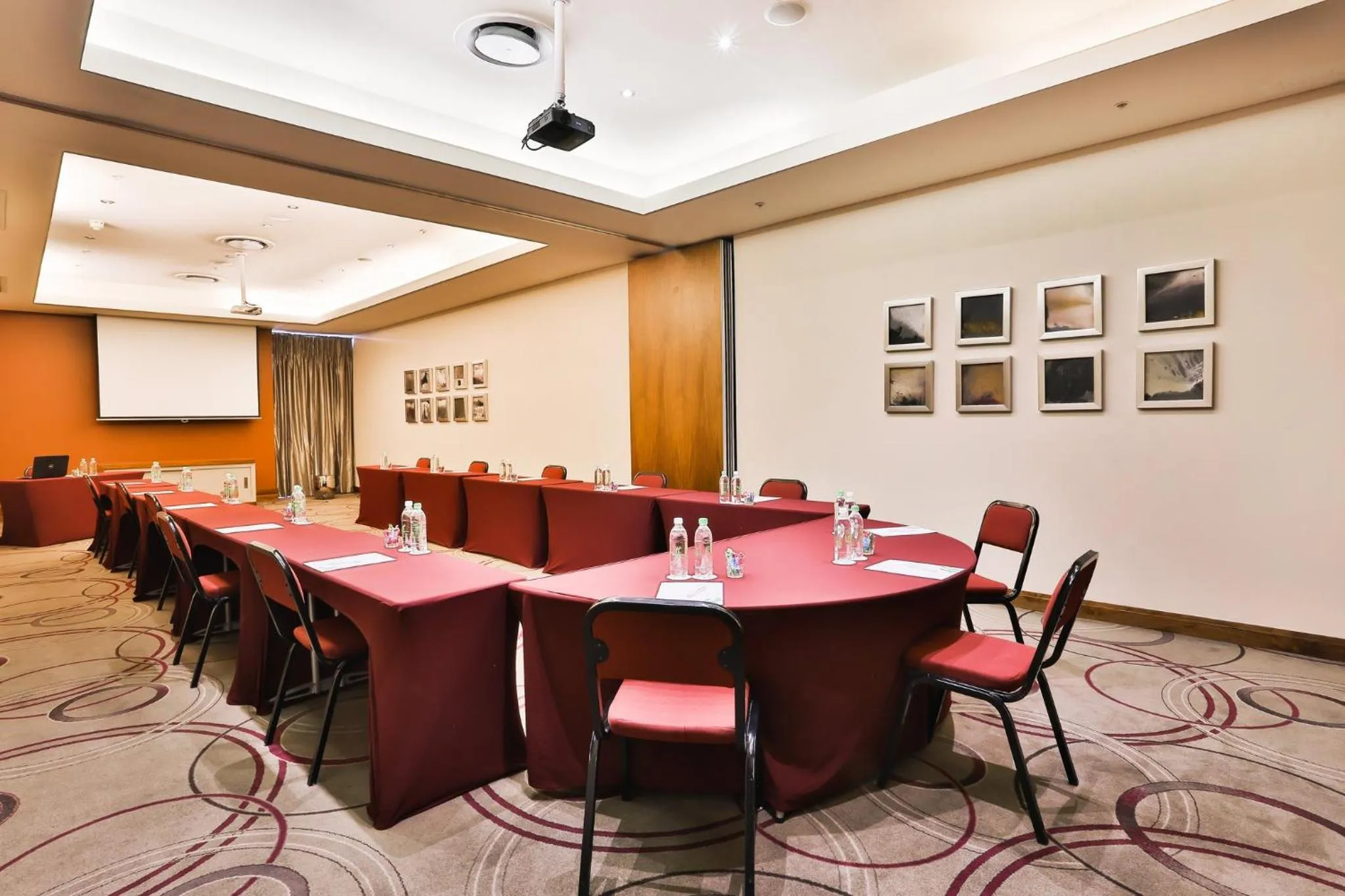 Meeting/conference room in Holiday Inn Johannesburg-Rosebank by IHG