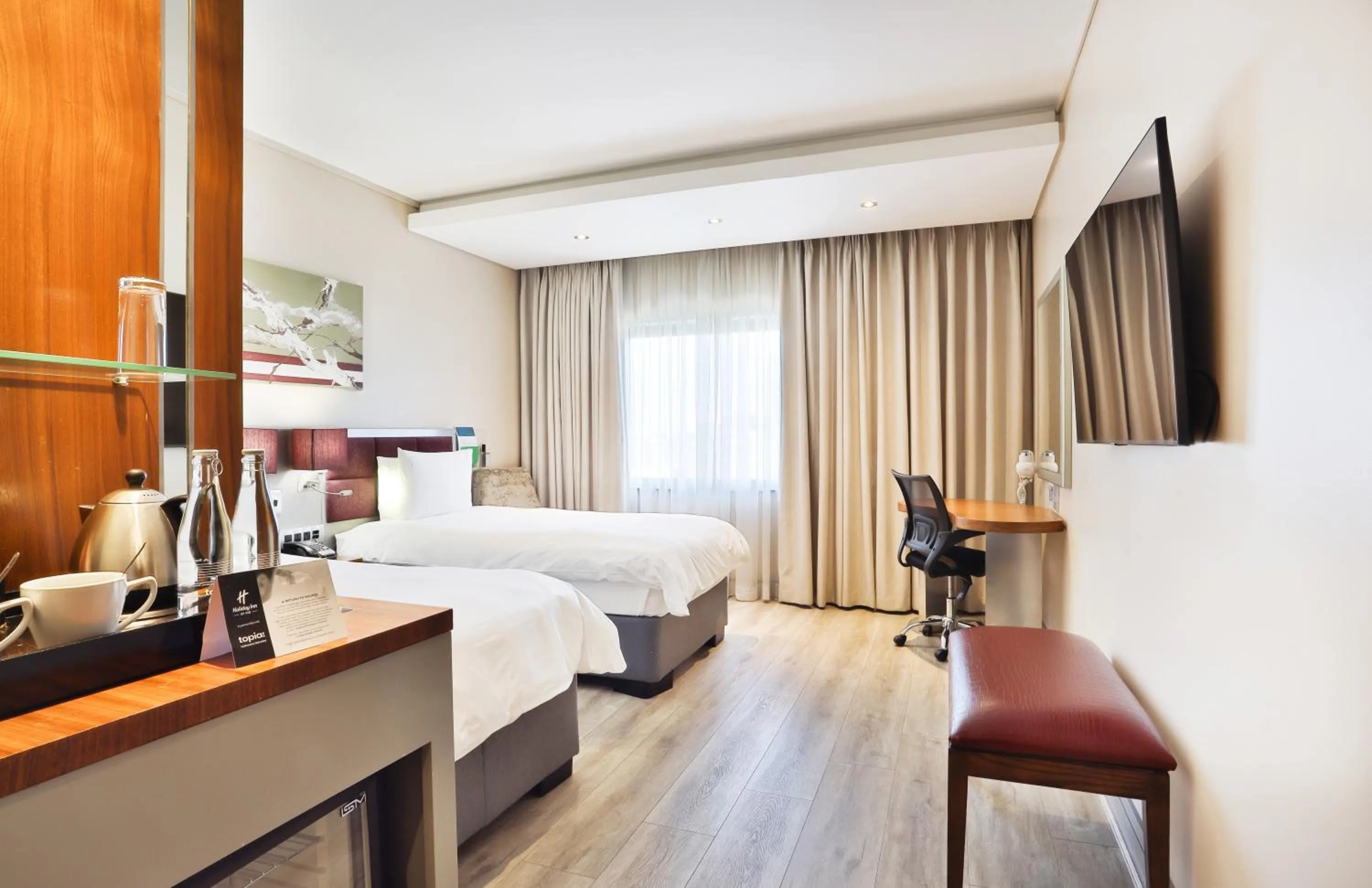 Bed in Holiday Inn Johannesburg-Rosebank by IHG