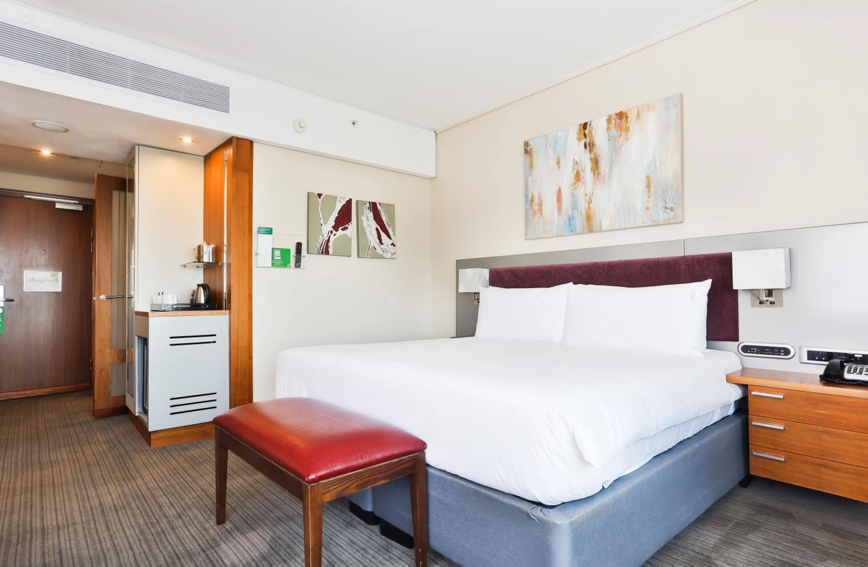 Bed in Holiday Inn Johannesburg-Rosebank by IHG