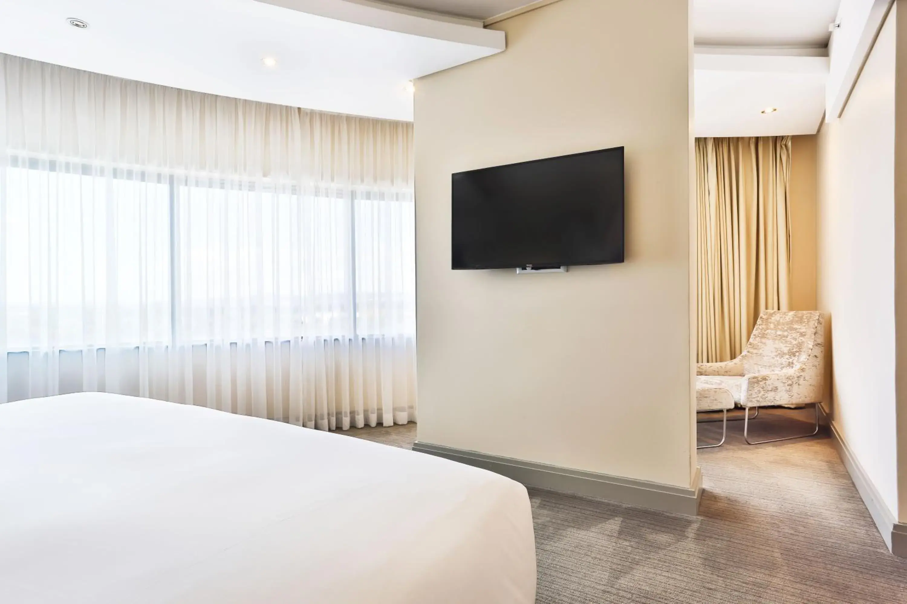Premium King Room in Holiday Inn Johannesburg-Rosebank by IHG Premium King Room in Holiday Inn Johannesburg-Rosebank by IHG