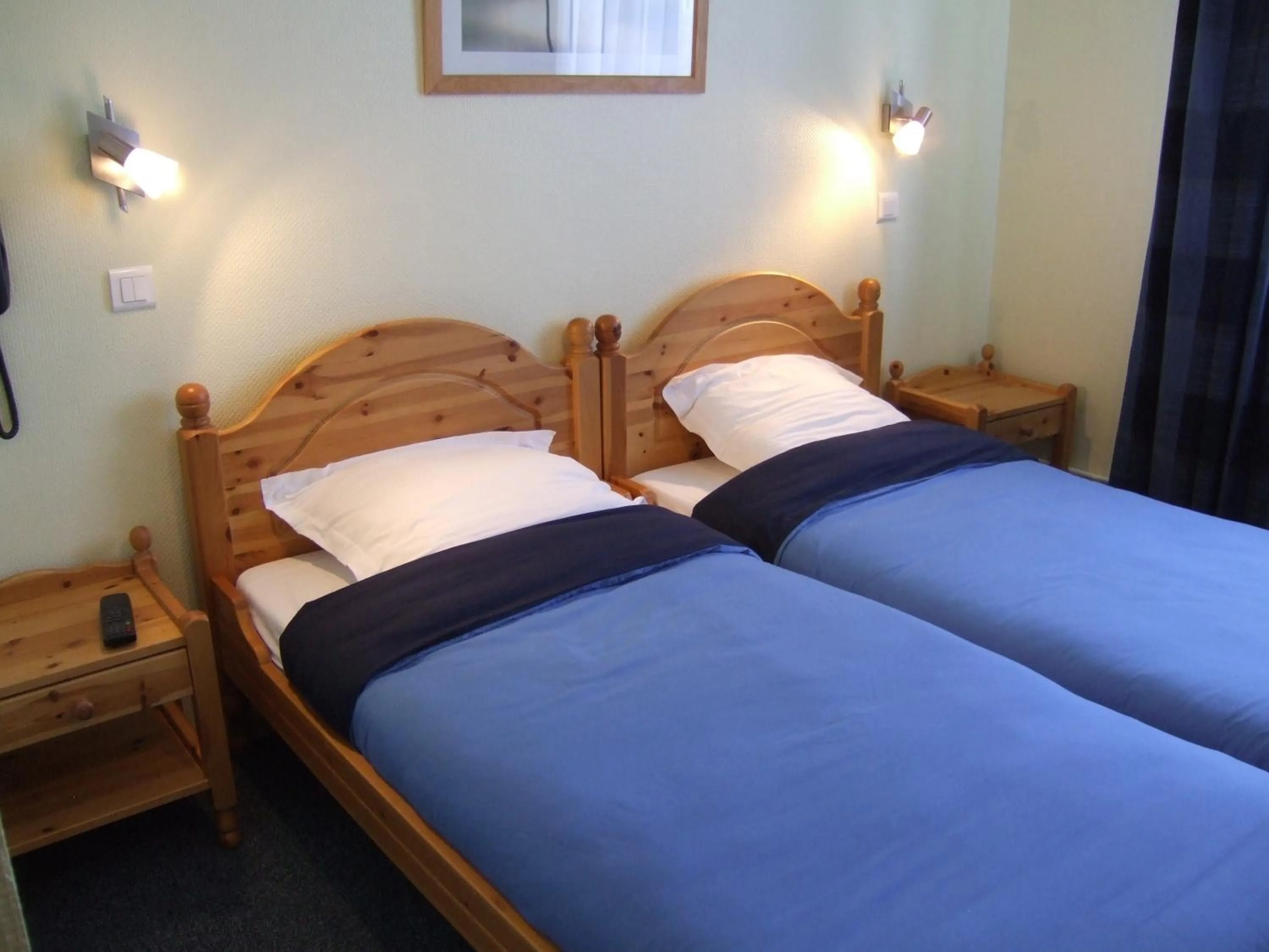 Bedroom, Bed in Hôtel Restaurant Wolf