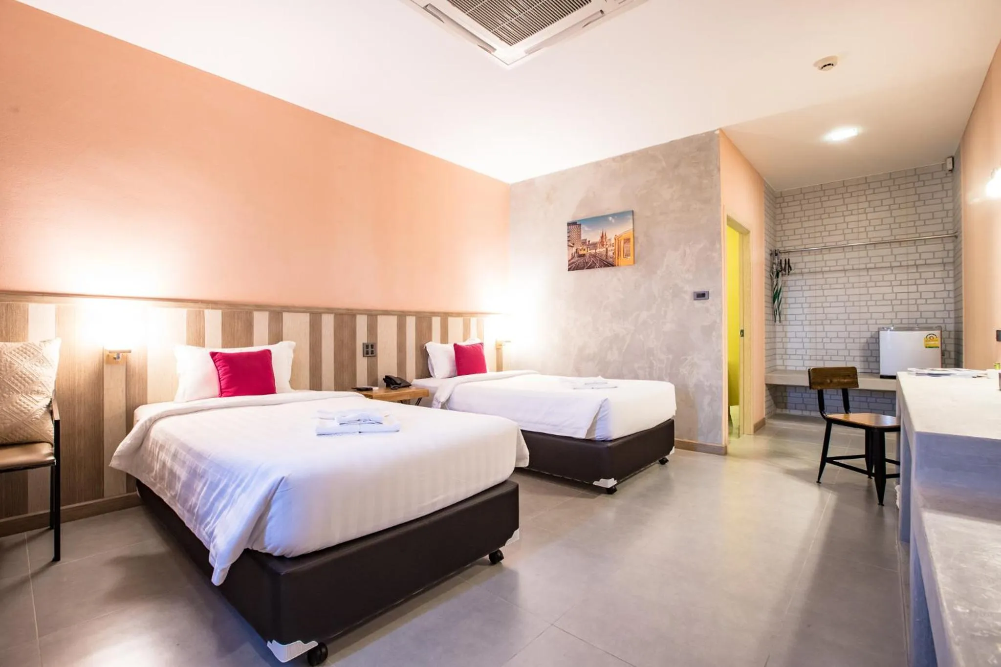 Photo of the whole room, Bed in Leaves Valley Resort