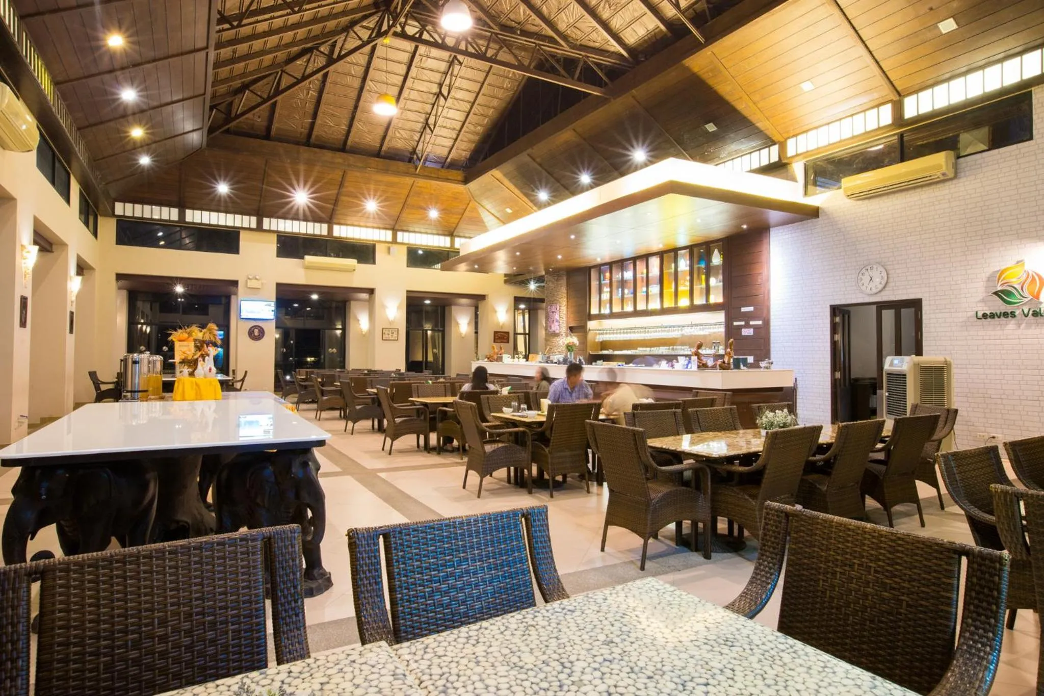 Restaurant/places to eat in Leaves Valley Resort