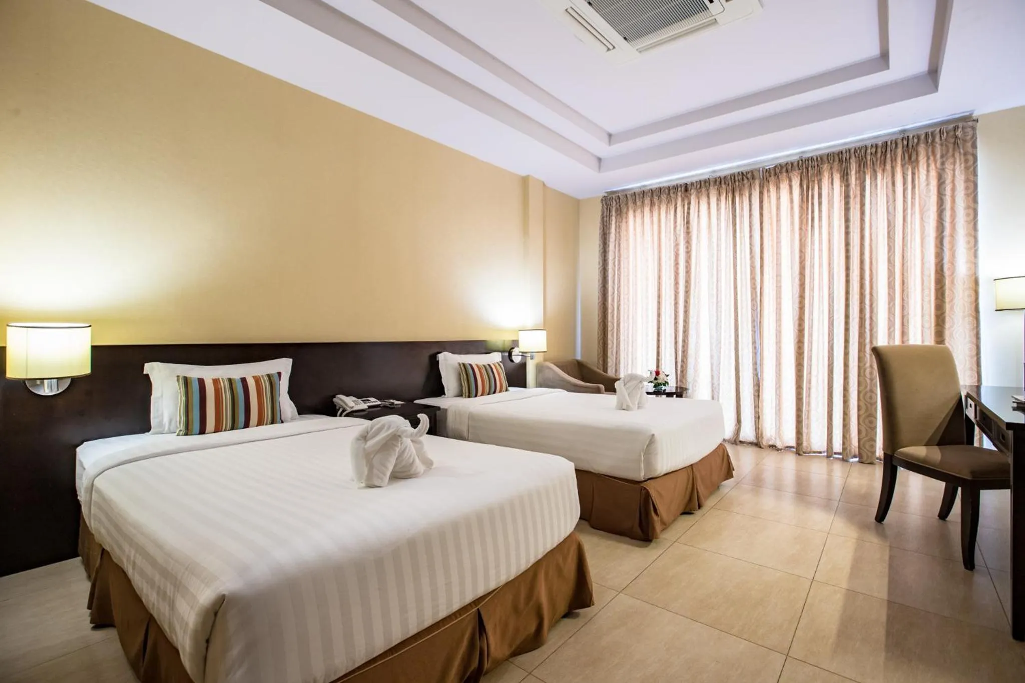 Bedroom, Bed in Leaves Valley Resort