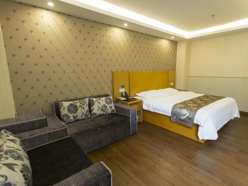 Bed in GreenTree Inn Zhuhai Mingzhu Station Express Hotel