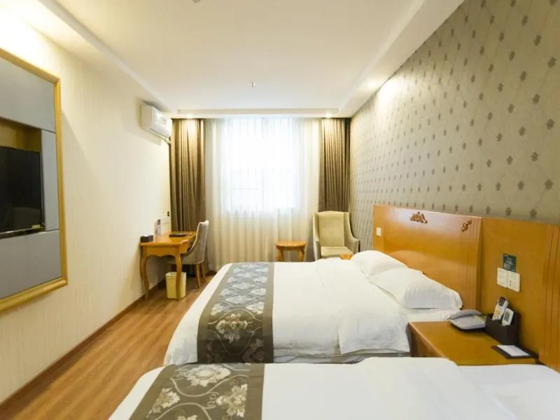 Bed in GreenTree Inn Zhuhai Mingzhu Station Express Hotel