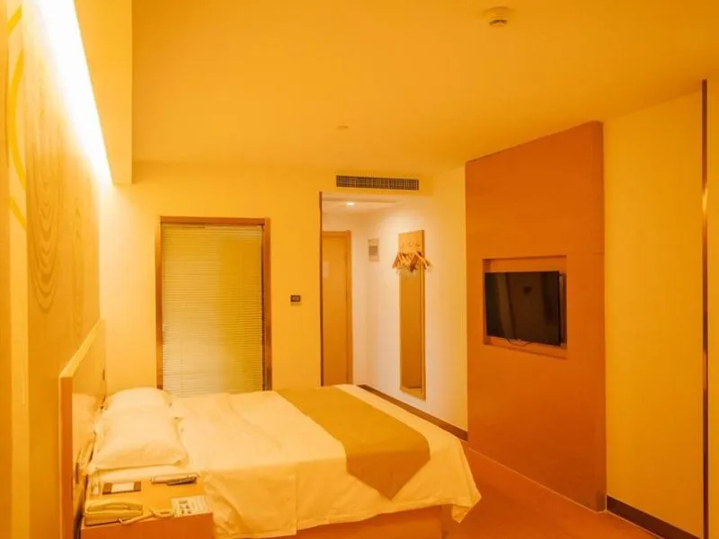 Bed in GreenTree Inn Jiangsu Nanjing Jiangning University Chenjiaoyuan Metro Station Express Hotel