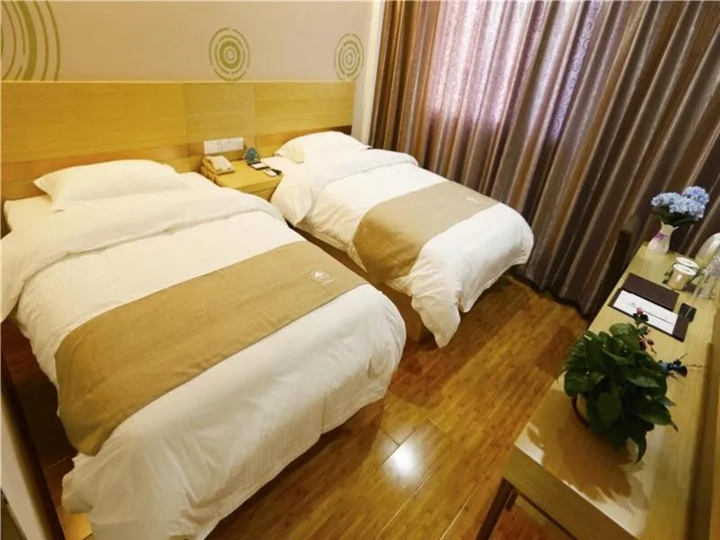 Bed in GreenTree Inn Beijing Chaoyang District Maquanying Subway Station Express Hotel