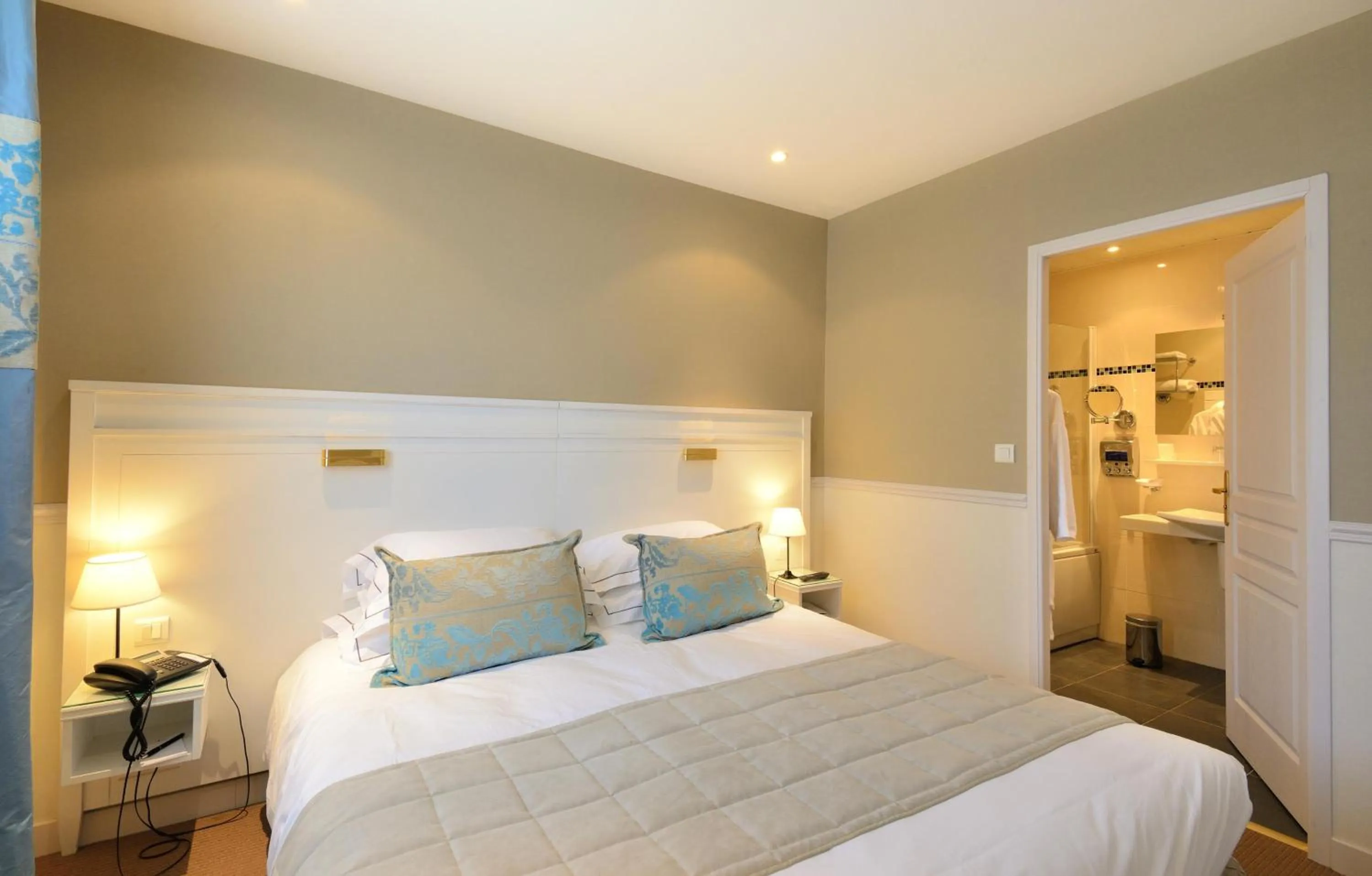 Bedroom, Bed in Castel Clara Thalasso & Spa