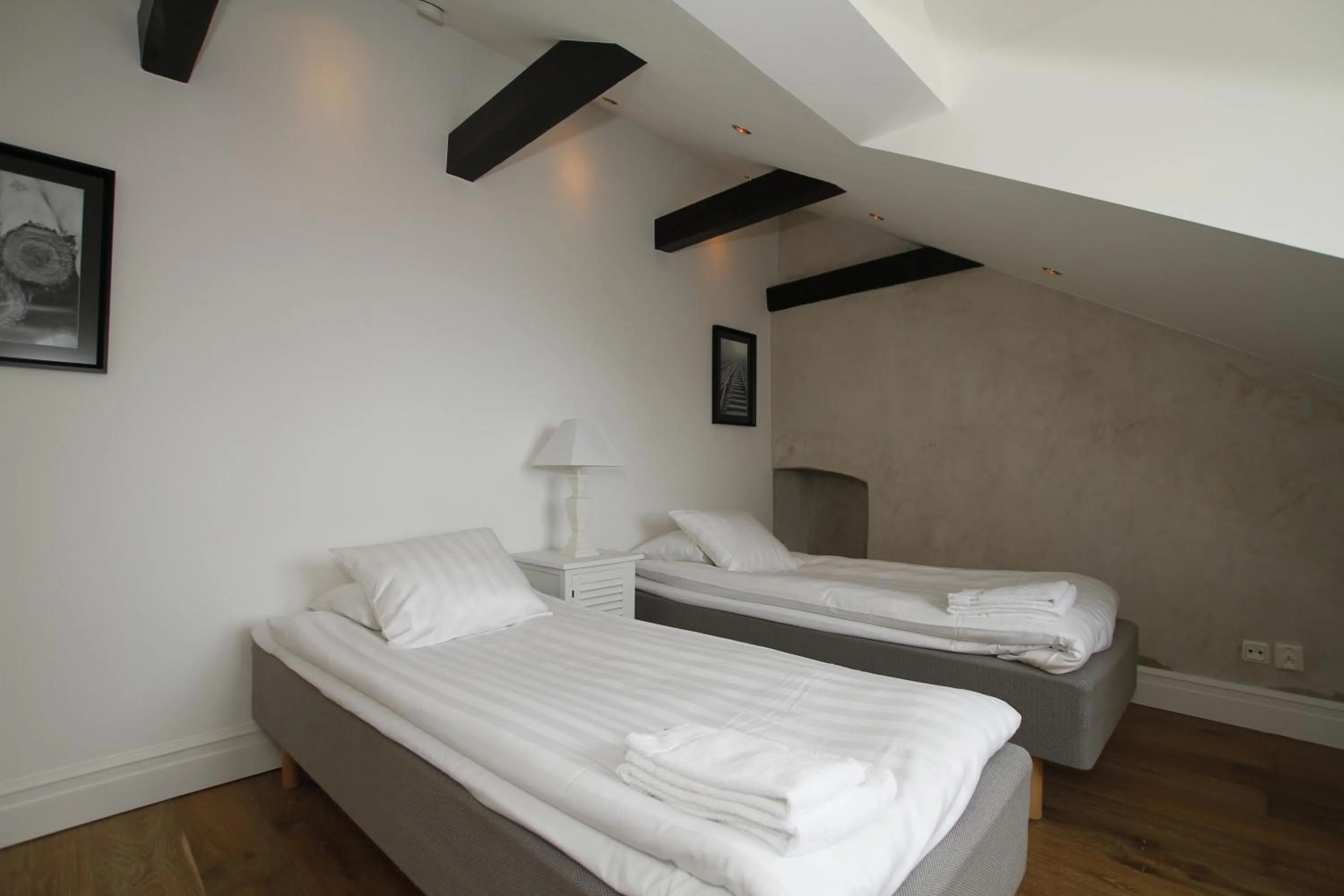 Bedroom, Bed in Donners Hotell