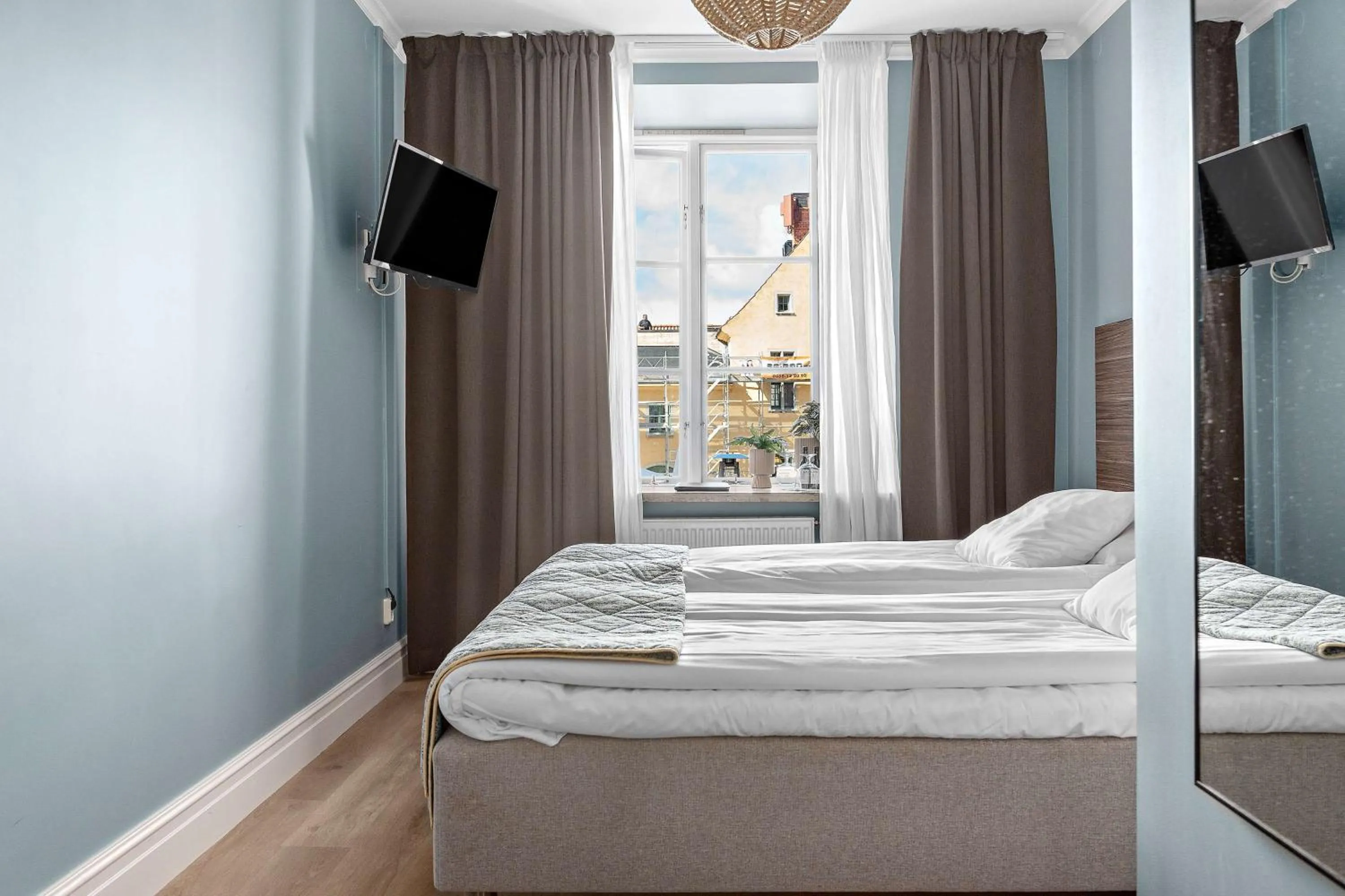 Bedroom, Bed in Donners Hotell