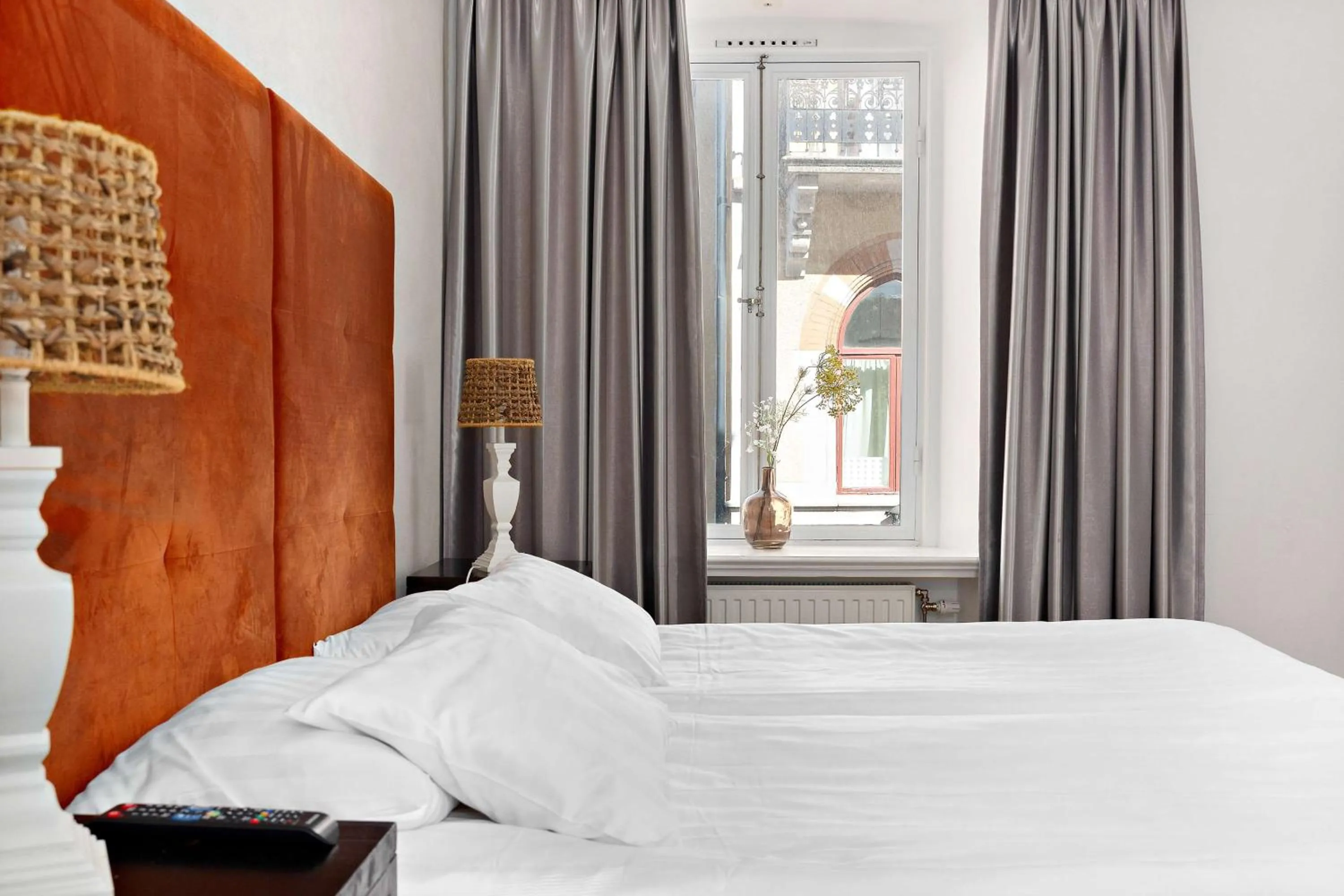 Bedroom, Bed in Donners Hotell