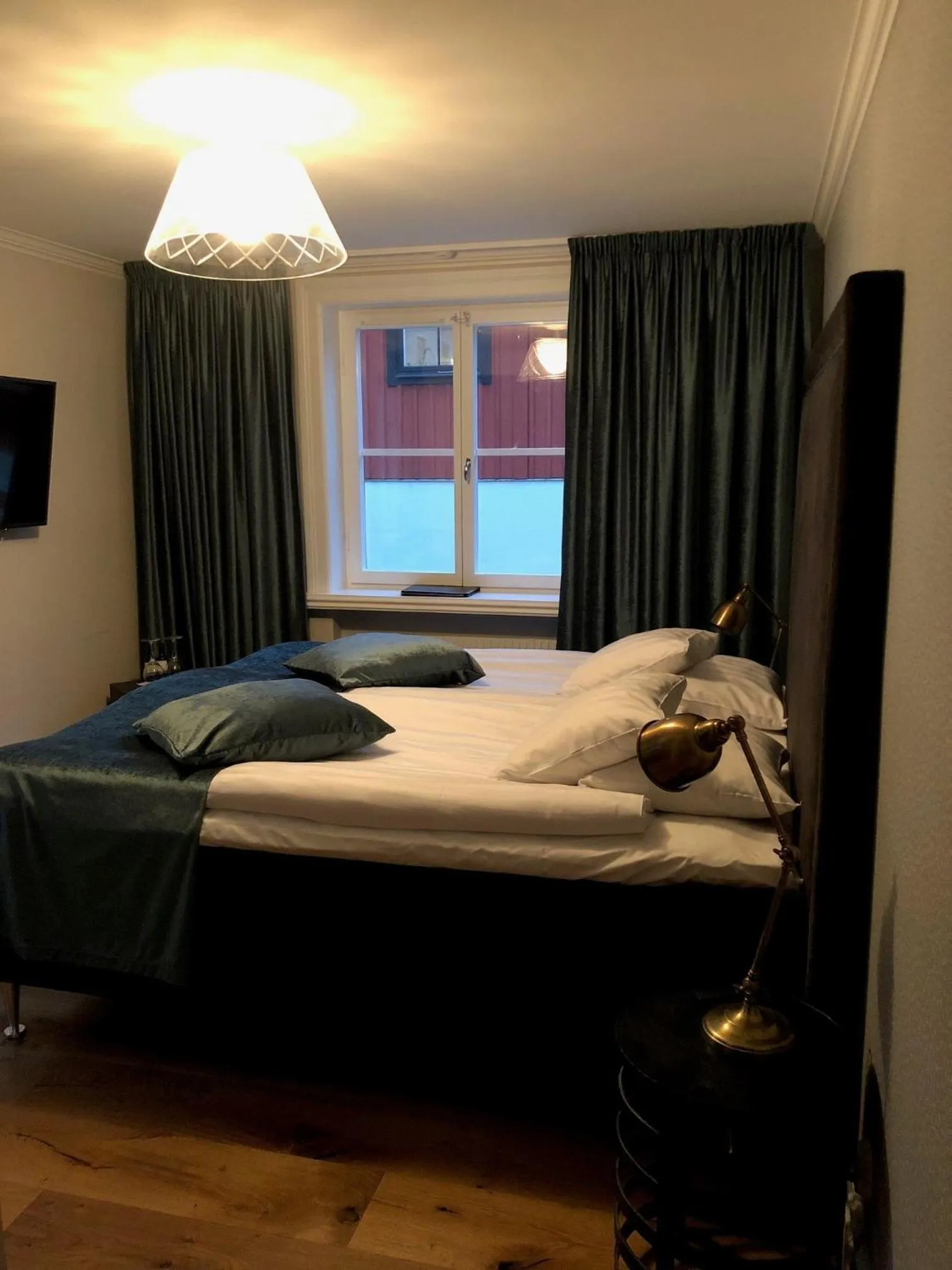 Bedroom, Bed in Donners Hotell