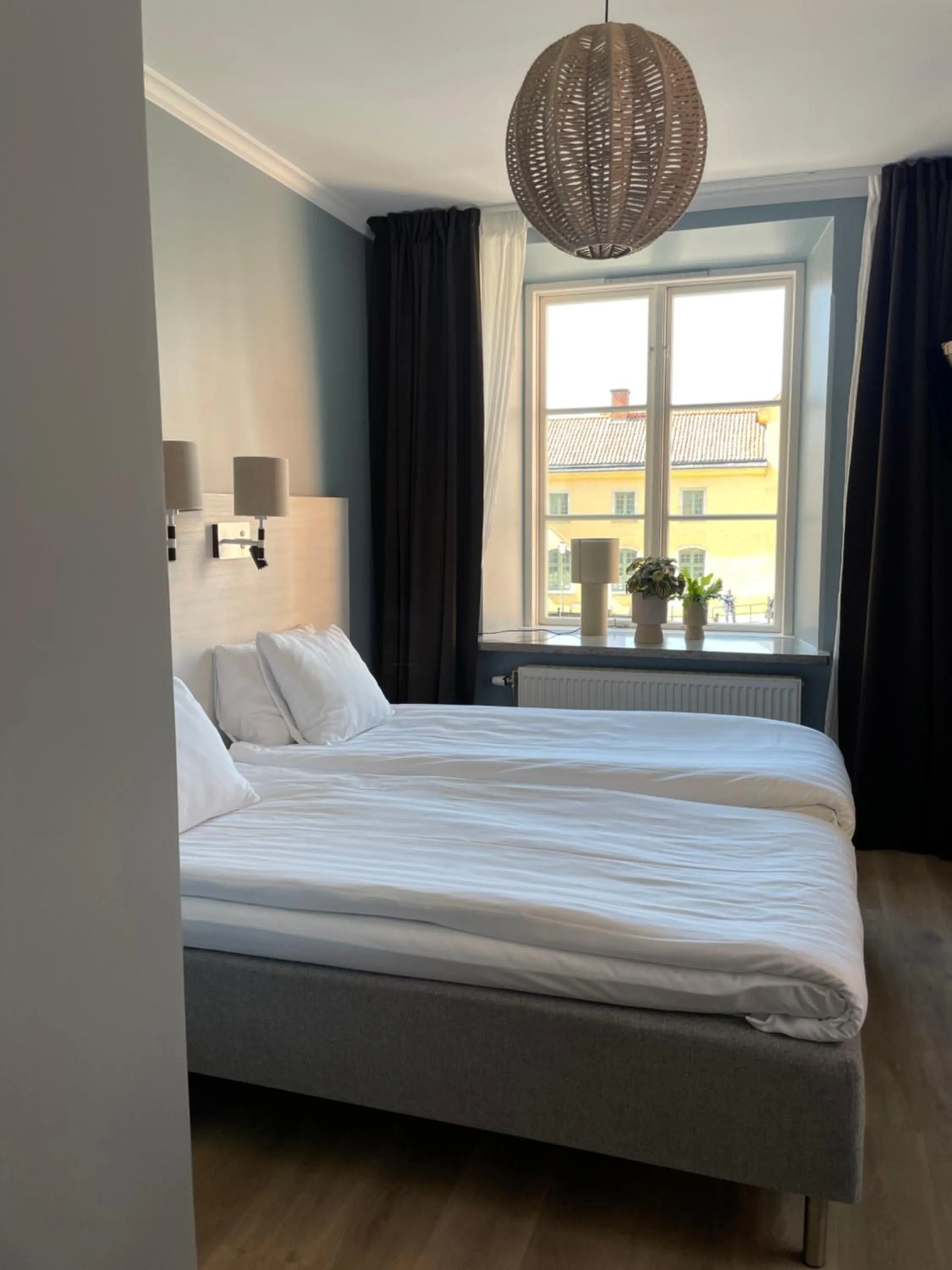 Bedroom, Bed in Donners Hotell