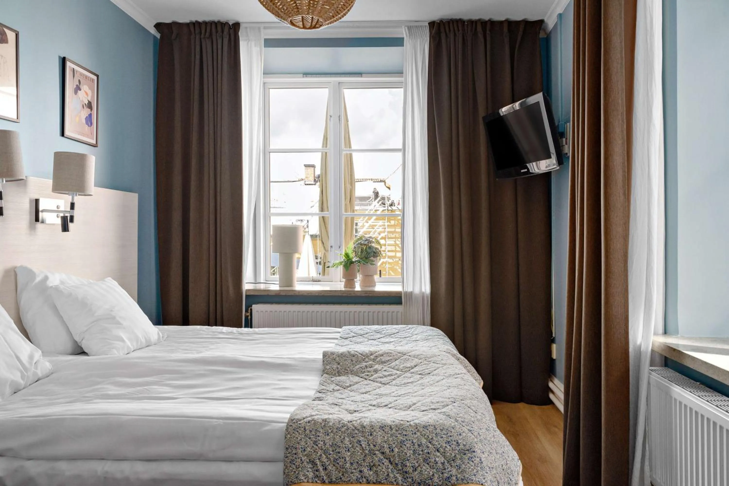 Bedroom, Bed in Donners Hotell