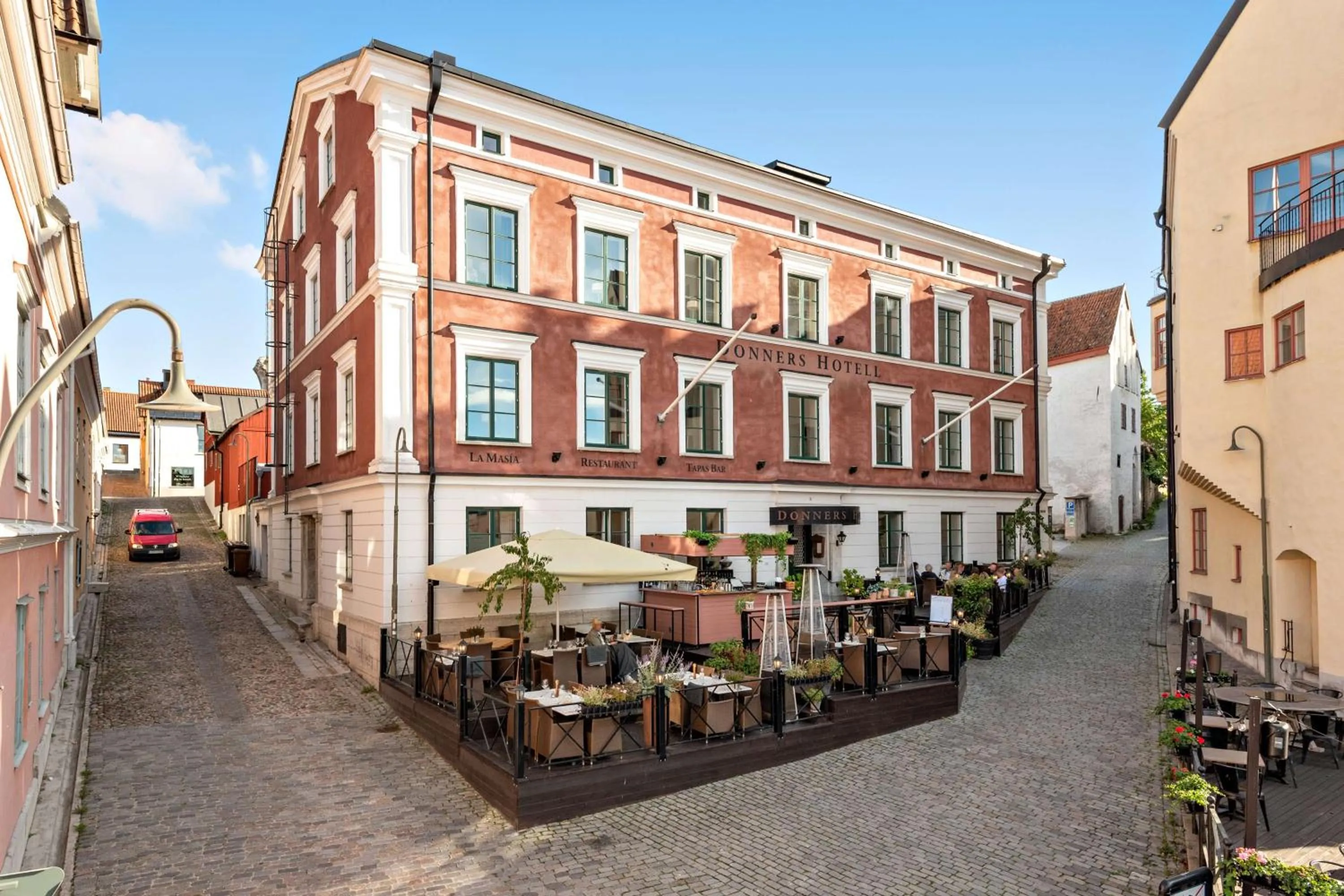 Property building in Donners Hotell