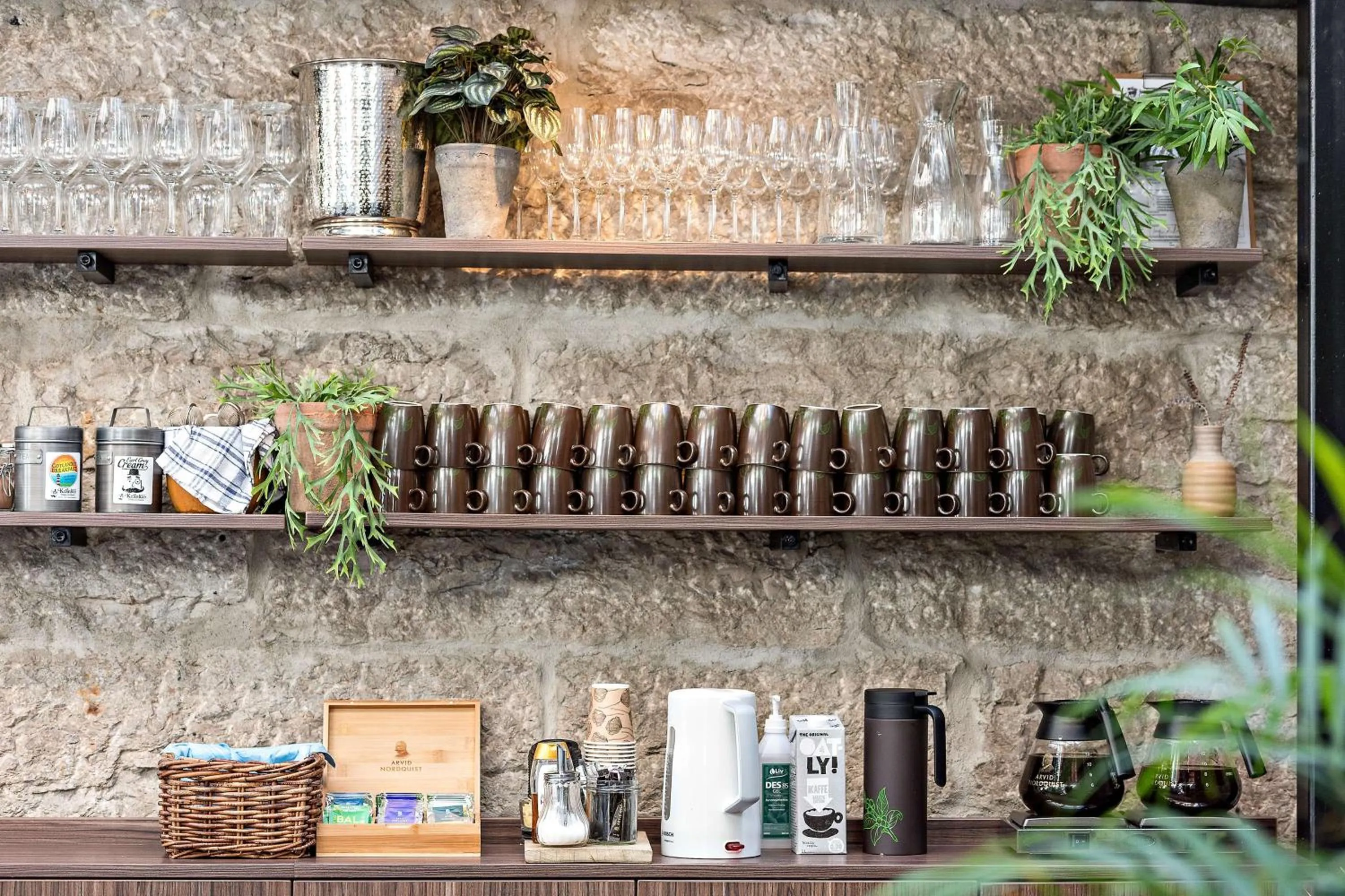 Restaurant/places to eat in Donners Hotell