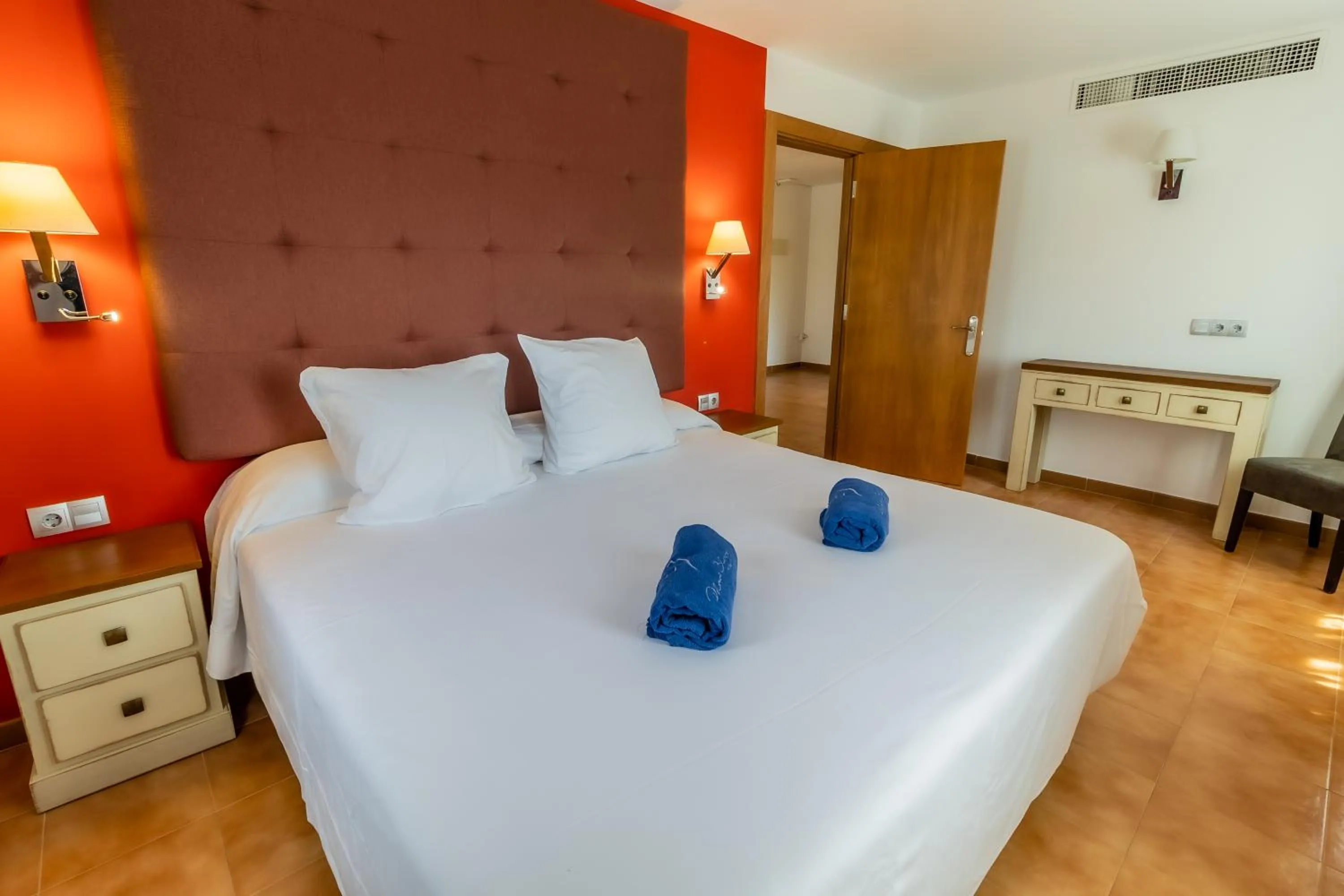 Bedroom, Bed in Paloma Blanca Boutique Hotel