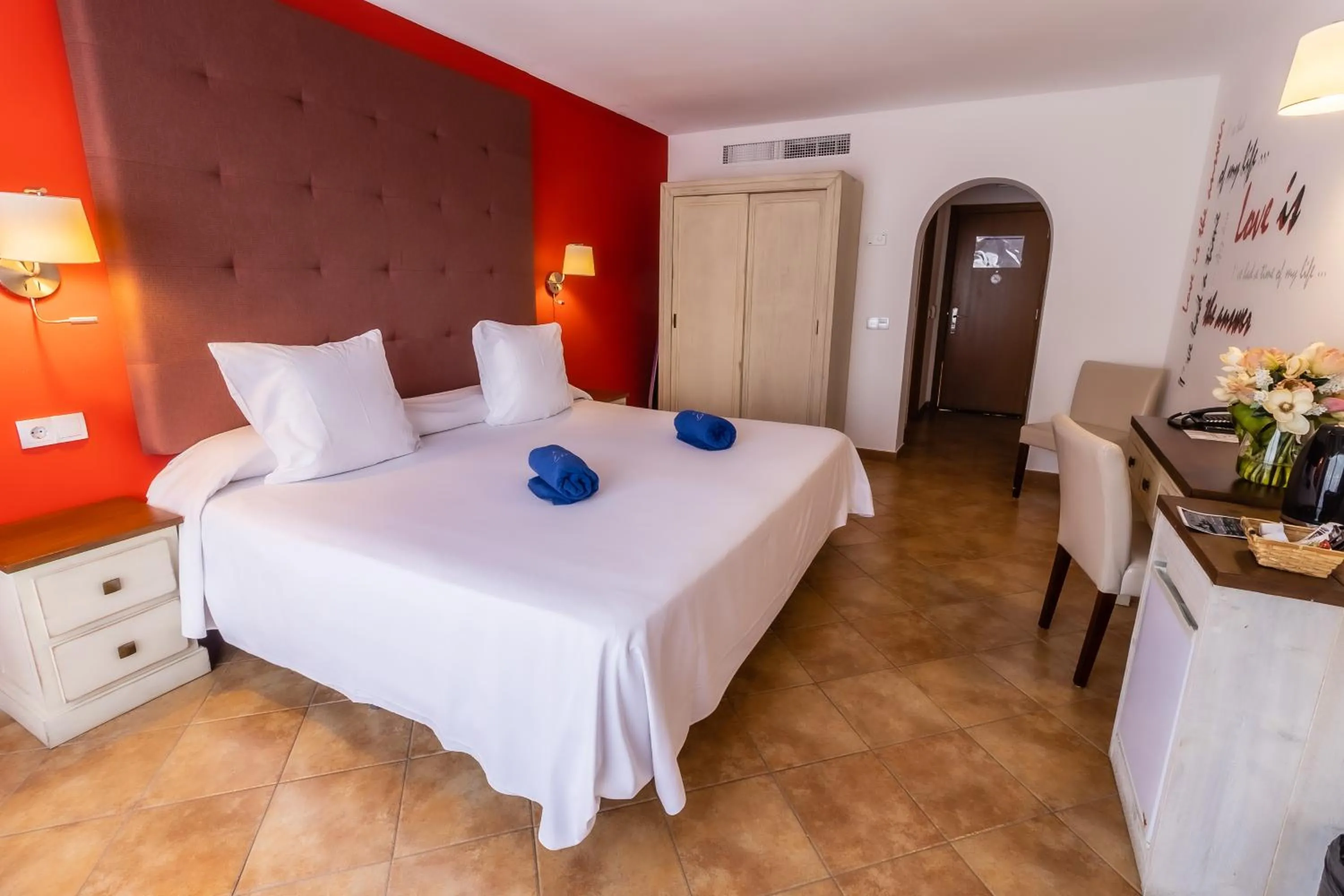 Bedroom, Bed in Paloma Blanca Boutique Hotel