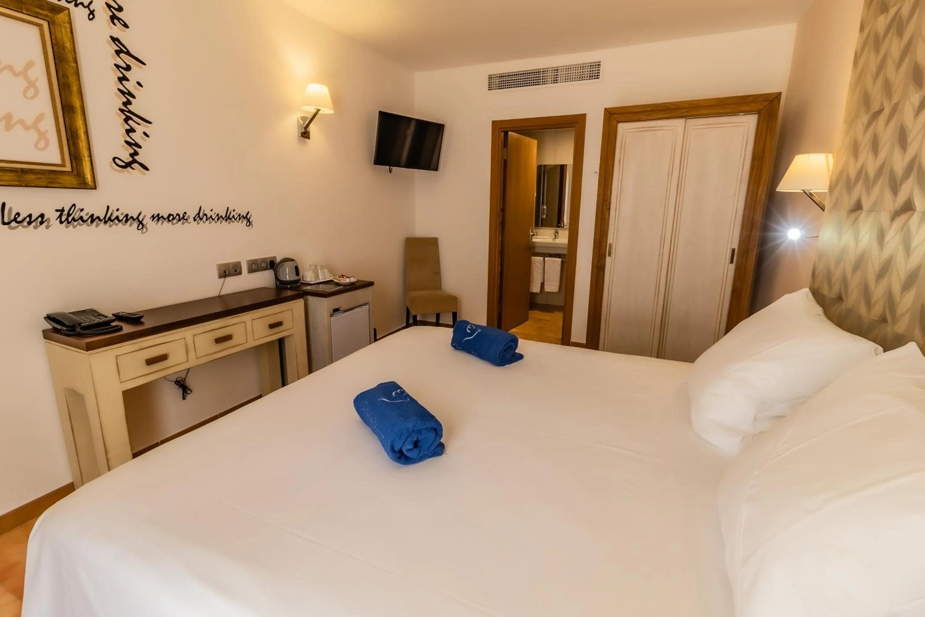 Bedroom, Bed in Paloma Blanca Boutique Hotel