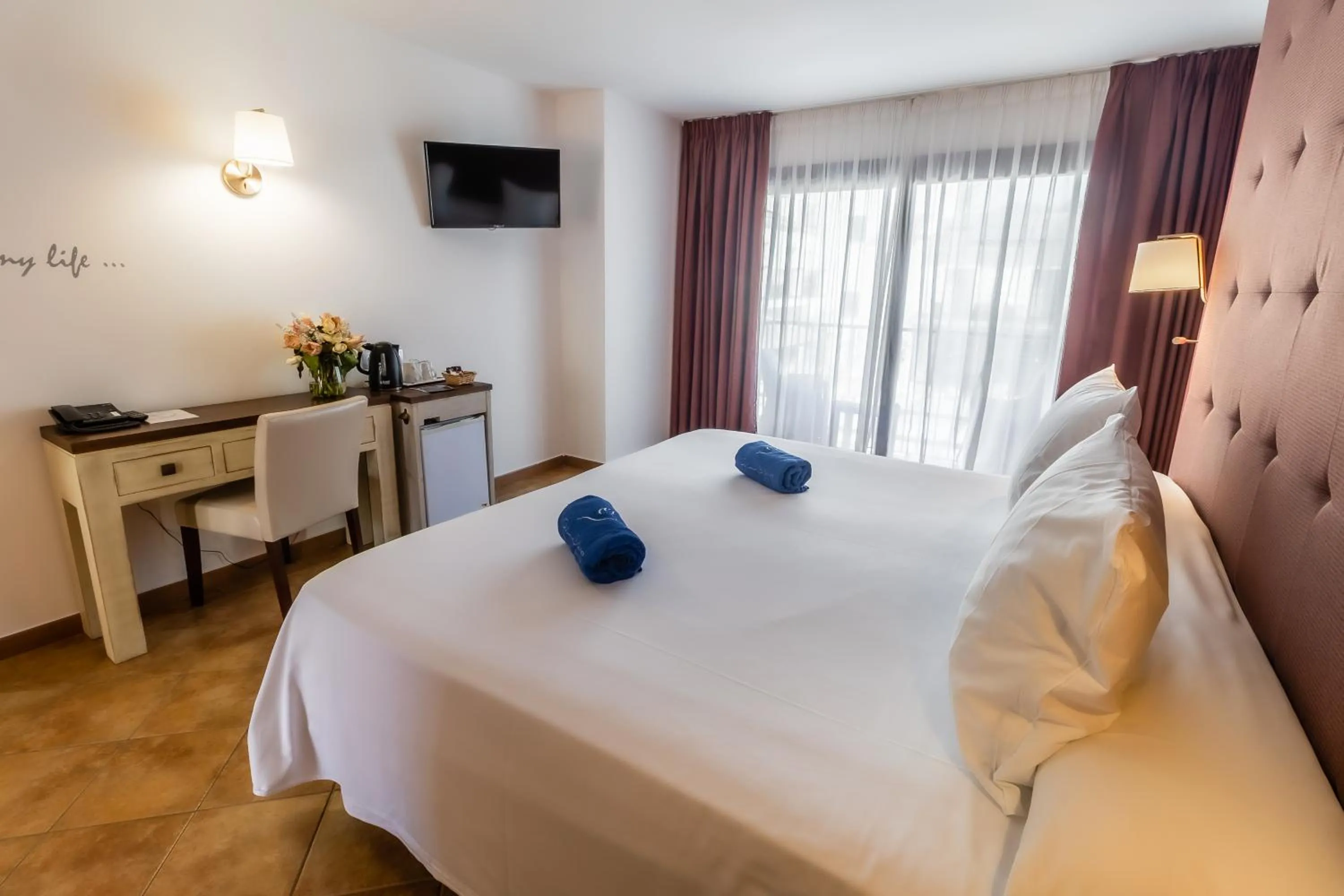 Bedroom, Bed in Paloma Blanca Boutique Hotel